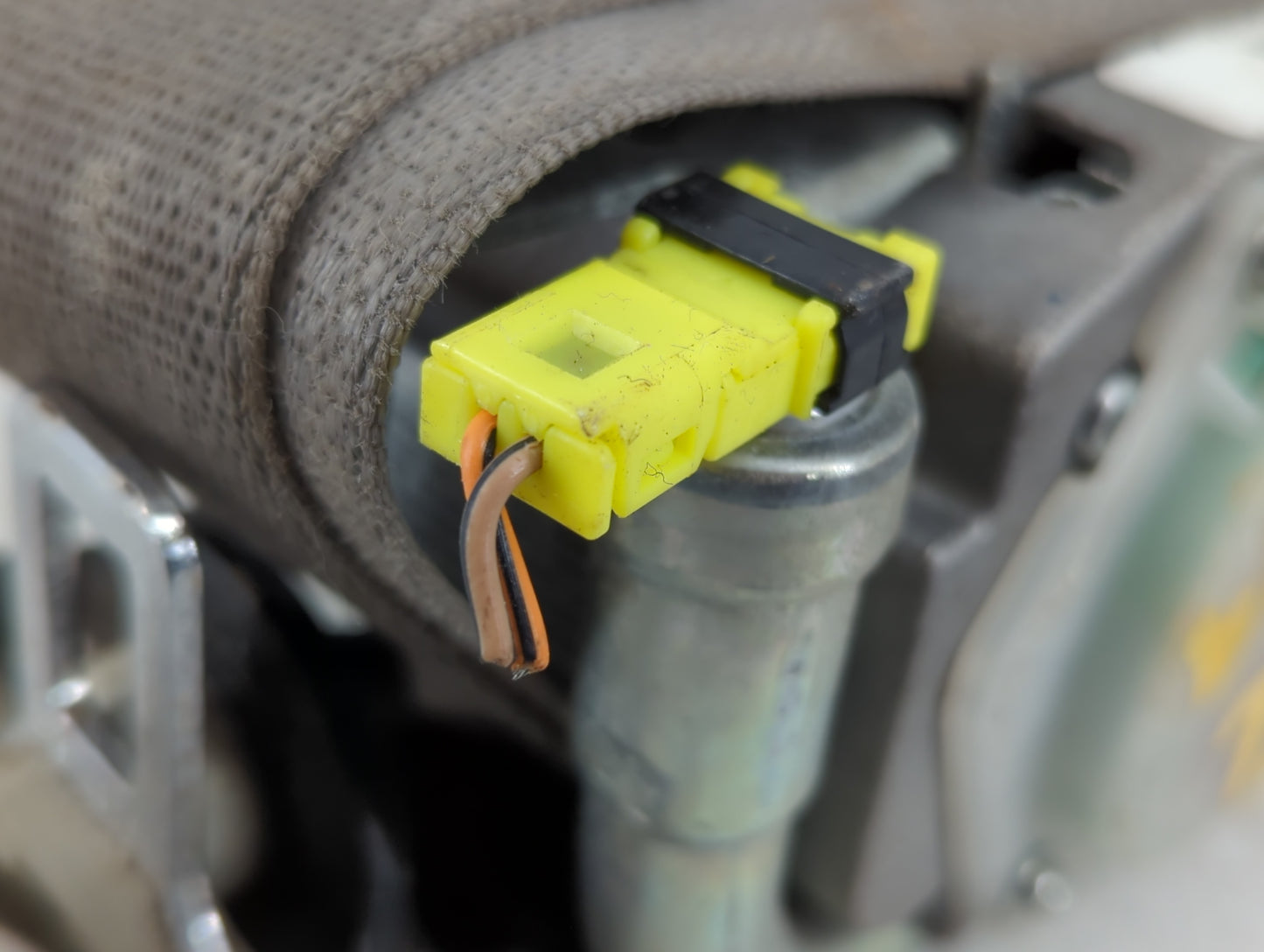 2006-2009 Buick Lucerne Passenger Right Seat Belt Front Retractor - Oemusedautoparts1.com