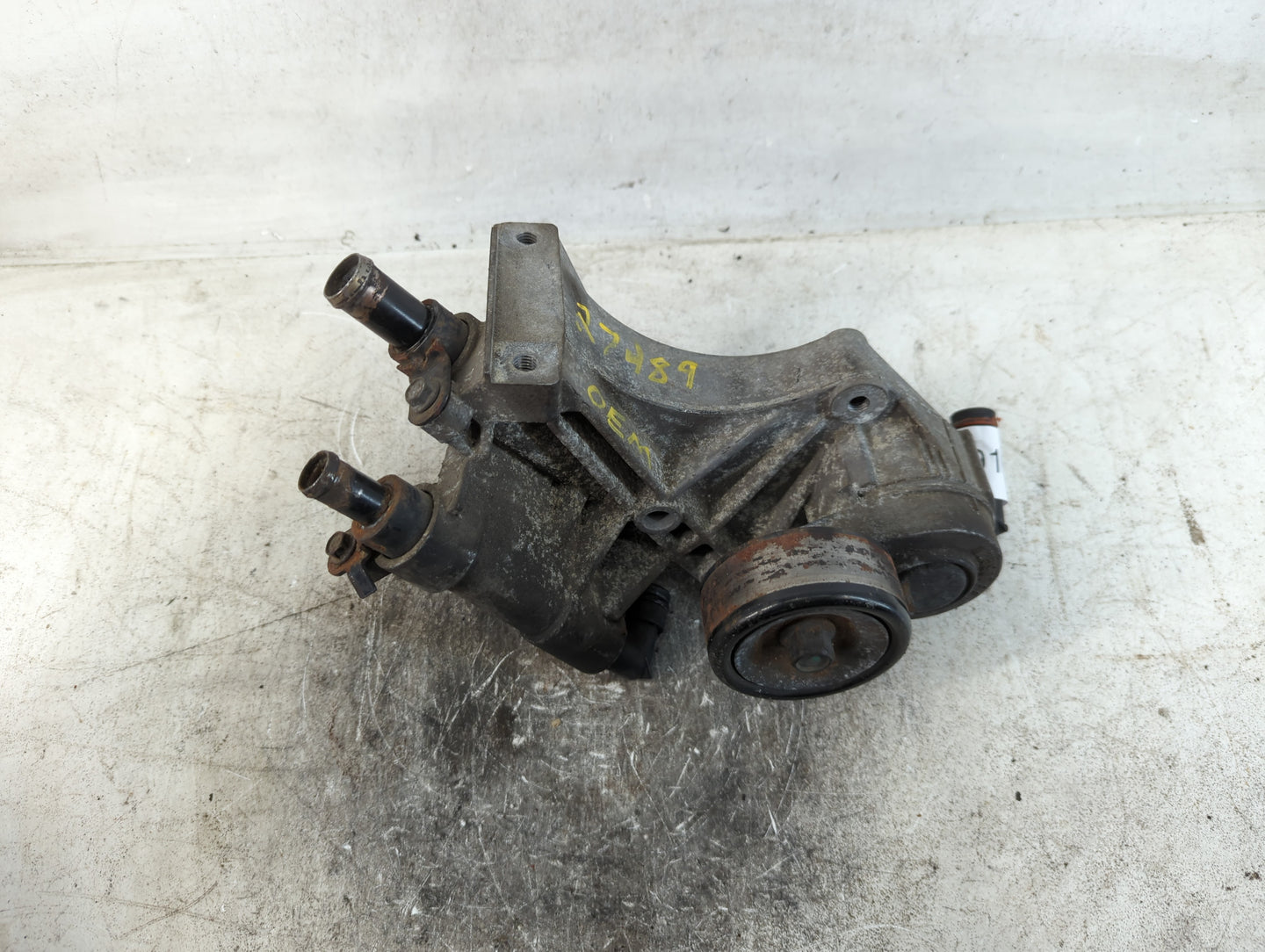2007 Buick Lucerne WATER PUMP AND BELT BRACKET - Oemusedautoparts1.com