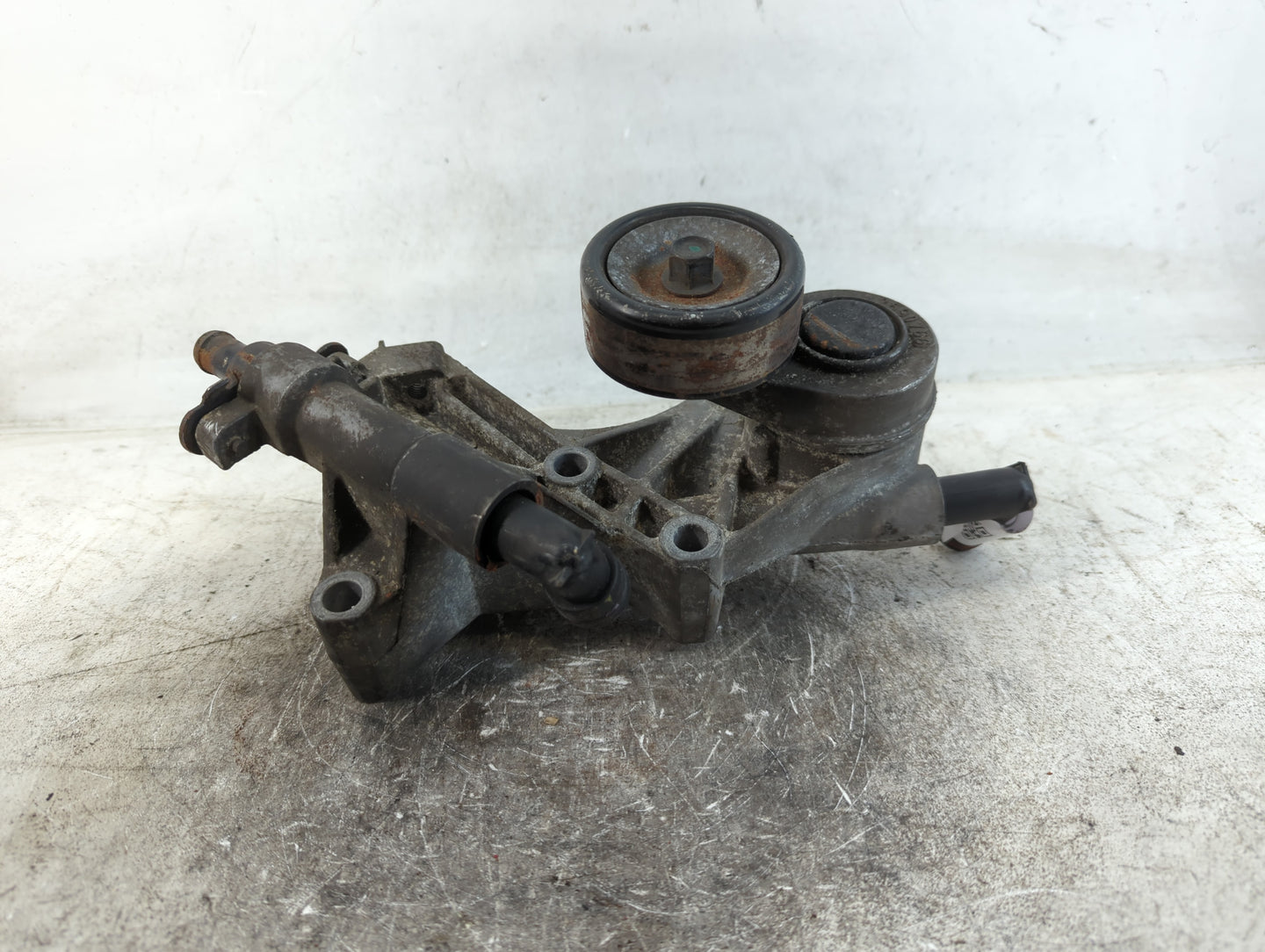 2007 Buick Lucerne WATER PUMP AND BELT BRACKET - Oemusedautoparts1.com
