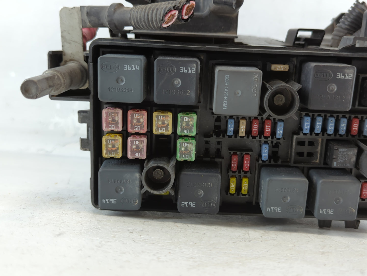 2006-2007 Buick Lucerne Fusebox Fuse Box Panel Relay Module Fits Fits 2006 2007 OEM Used Auto Parts - Oemusedautoparts1.com