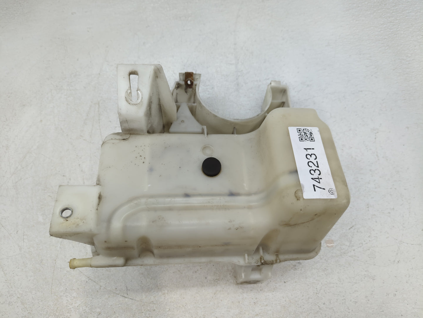 2004-2007 Buick Rainier Radiator Coolant Overflow Expansion Tank Bottle 743231 - Oemusedautoparts1.com