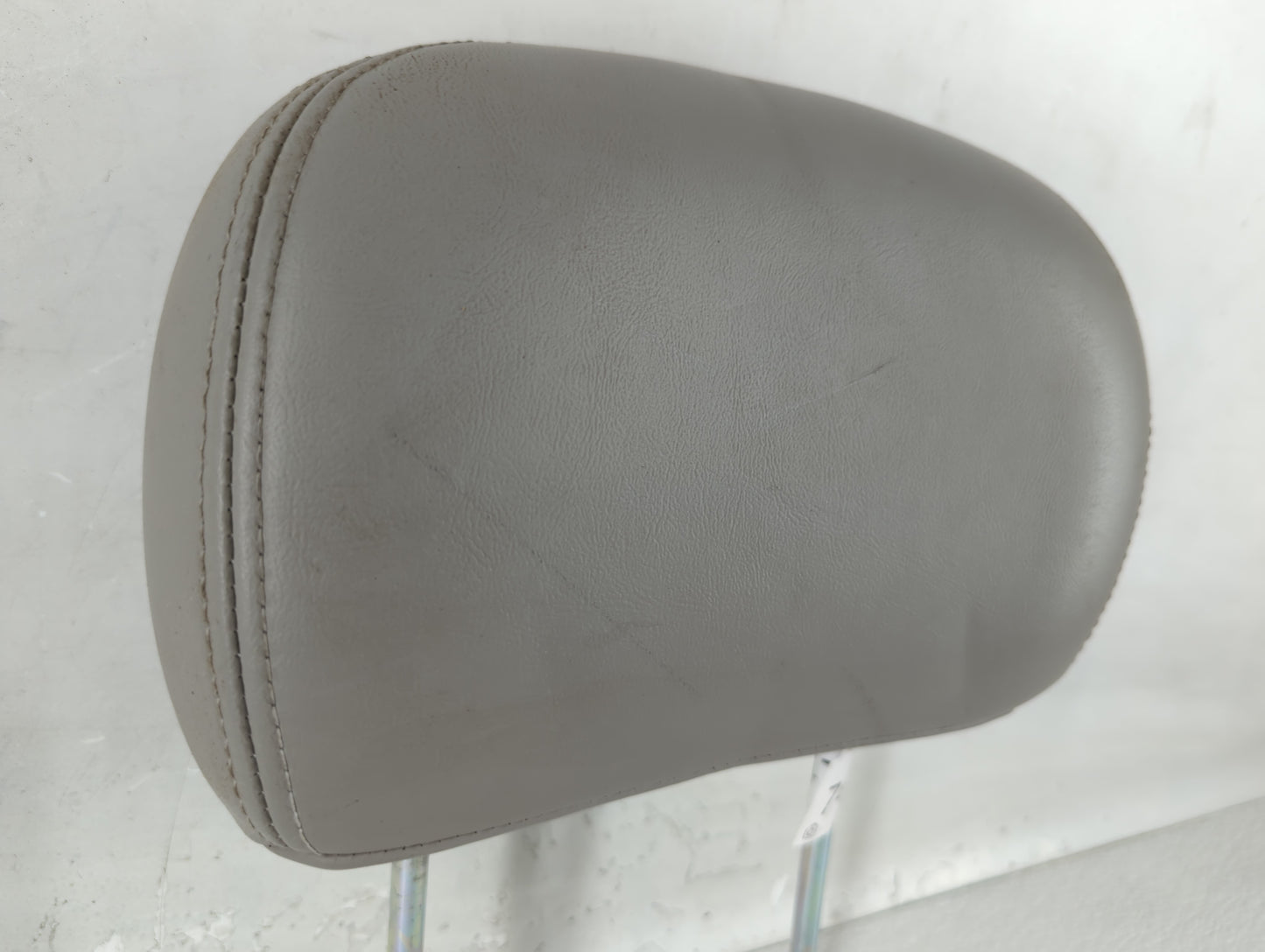 2005-2007 Buick Rainier Headrest Head Rest Front Driver Passenger Seat Fits Fits 2005 2006 2007 2008 2009 OEM Used Auto Part