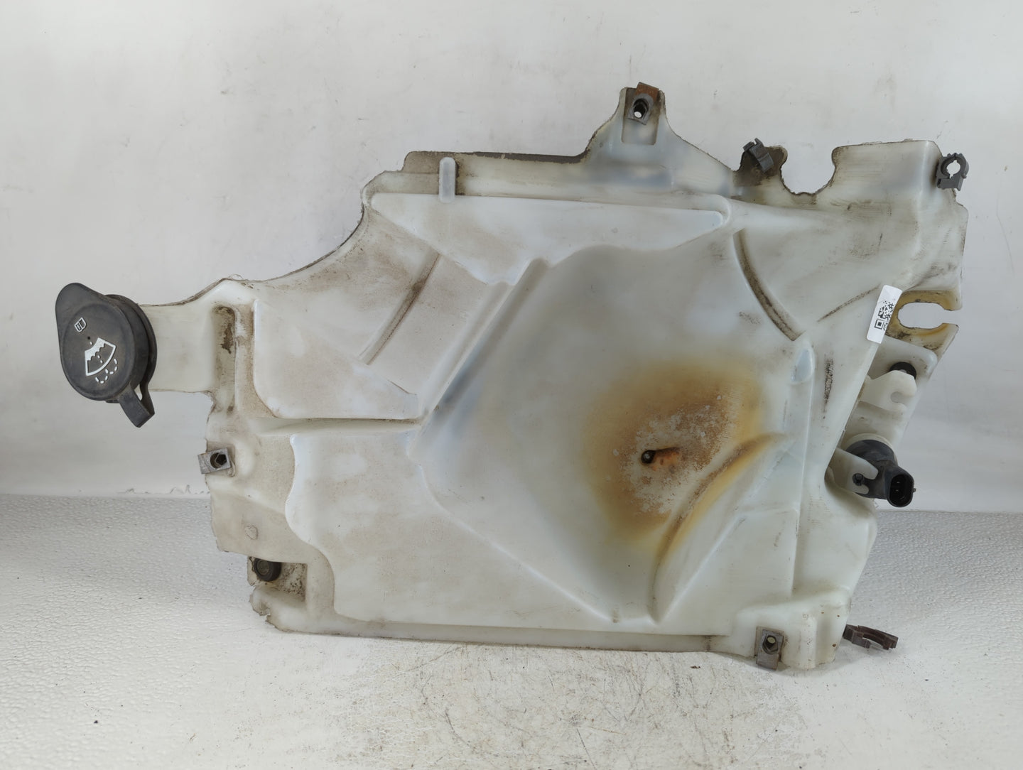 2004-2007 Buick Rainier Windshield Washer Fluid Reservoir Bottle Oem - Oemusedautoparts1.com