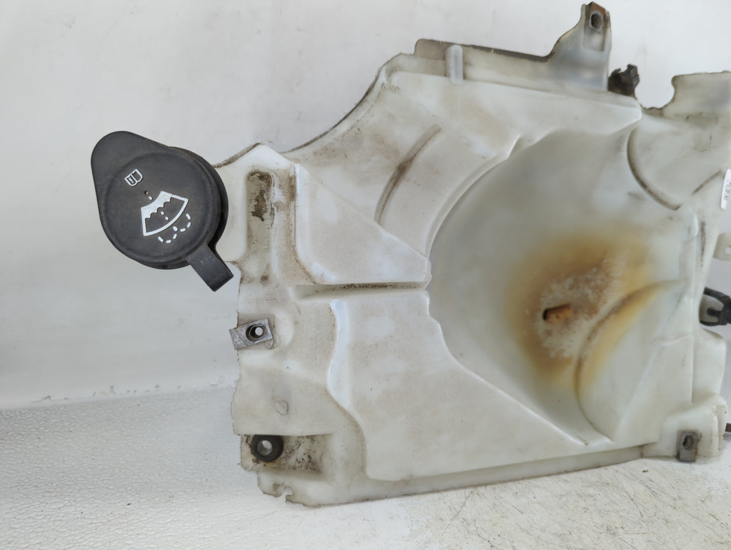 2004-2007 Buick Rainier Windshield Washer Fluid Reservoir Bottle Oem - Oemusedautoparts1.com