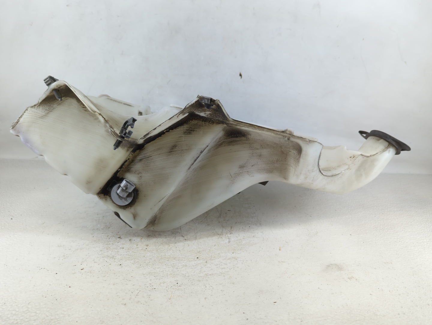2004-2007 Buick Rainier Windshield Washer Fluid Reservoir Bottle Oem - Oemusedautoparts1.com