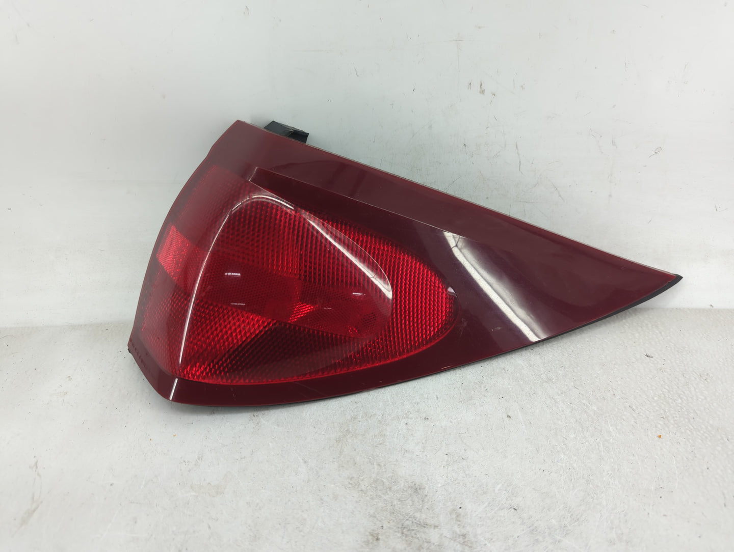 2004-2007 Buick Rendezvous Tail Light Assembly Passenger Right OEM Fits Fits 2004 2005 2006 2007 OEM Used Auto Parts - Oemus