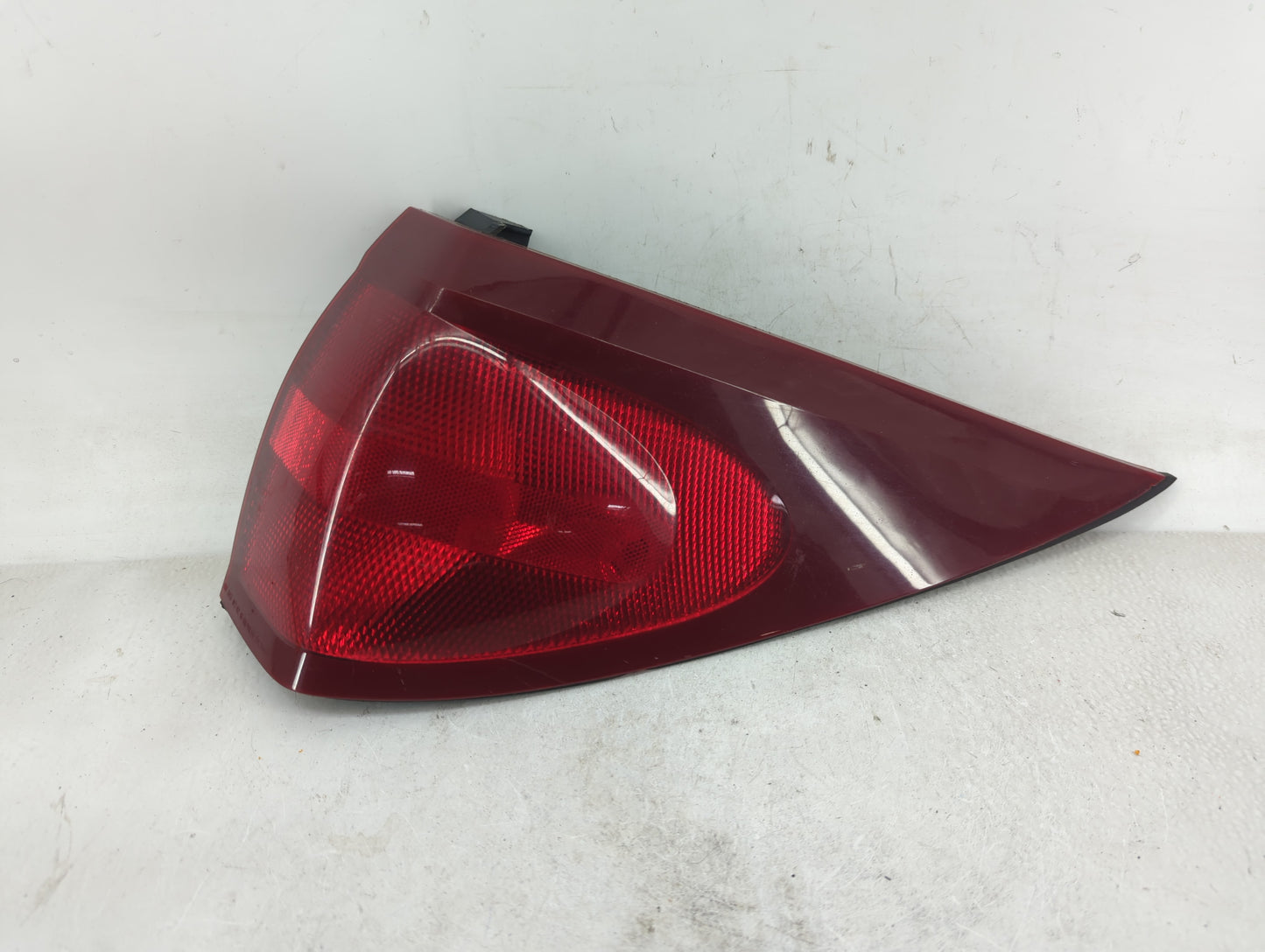 2004-2007 Buick Rendezvous Tail Light Assembly Passenger Right OEM Fits Fits 2004 2005 2006 2007 OEM Used Auto Parts - Oemus