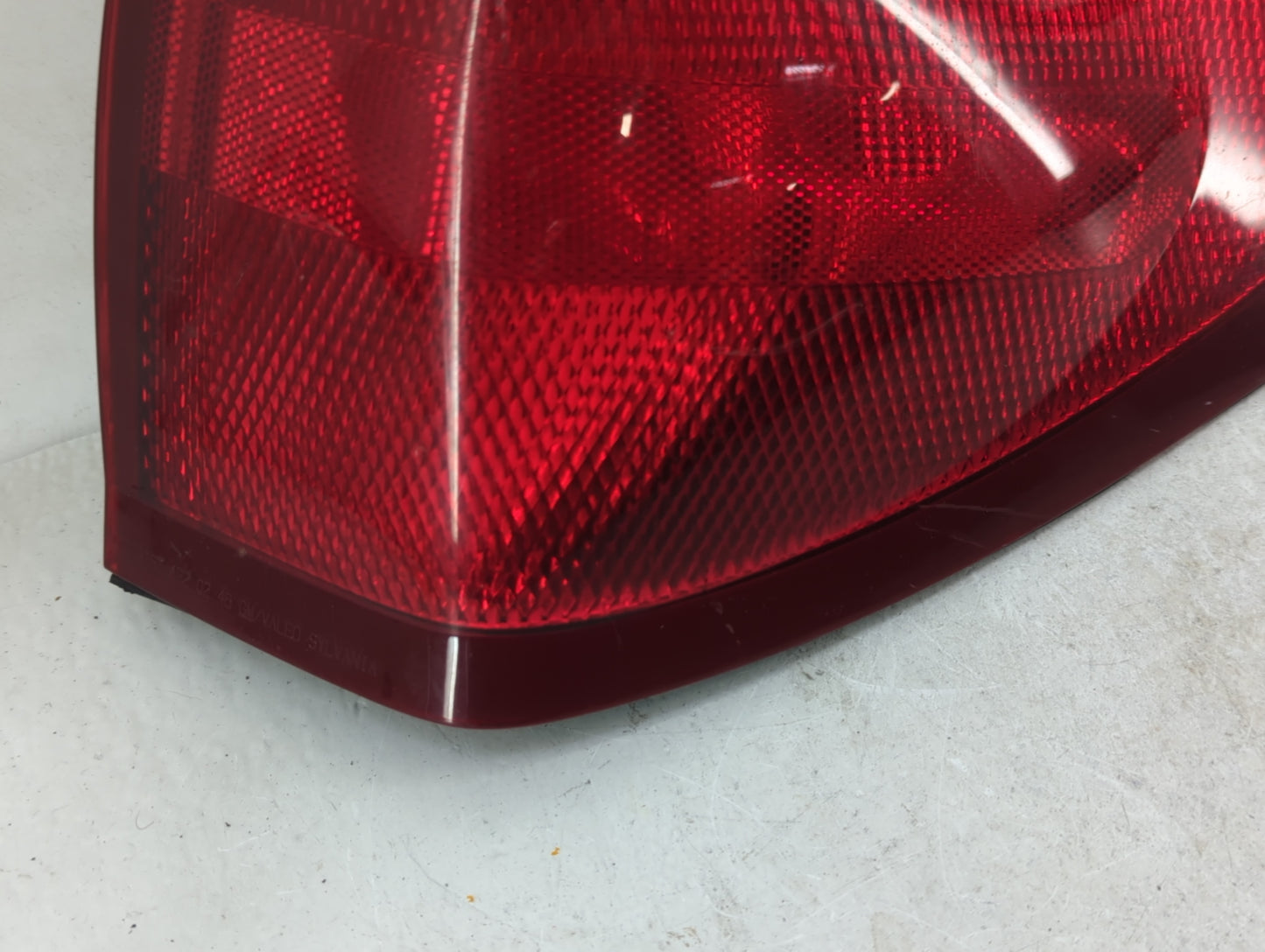 2004-2007 Buick Rendezvous Tail Light Assembly Passenger Right OEM Fits Fits 2004 2005 2006 2007 OEM Used Auto Parts - Oemus