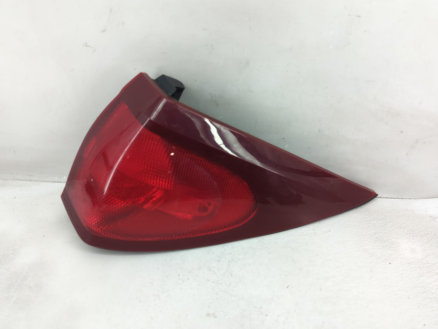 2004-2007 Buick Rendezvous Tail Light Assembly Passenger Right OEM P/N:15281032 Fits Fits 2004 2005 2006 2007 OEM Used Auto 