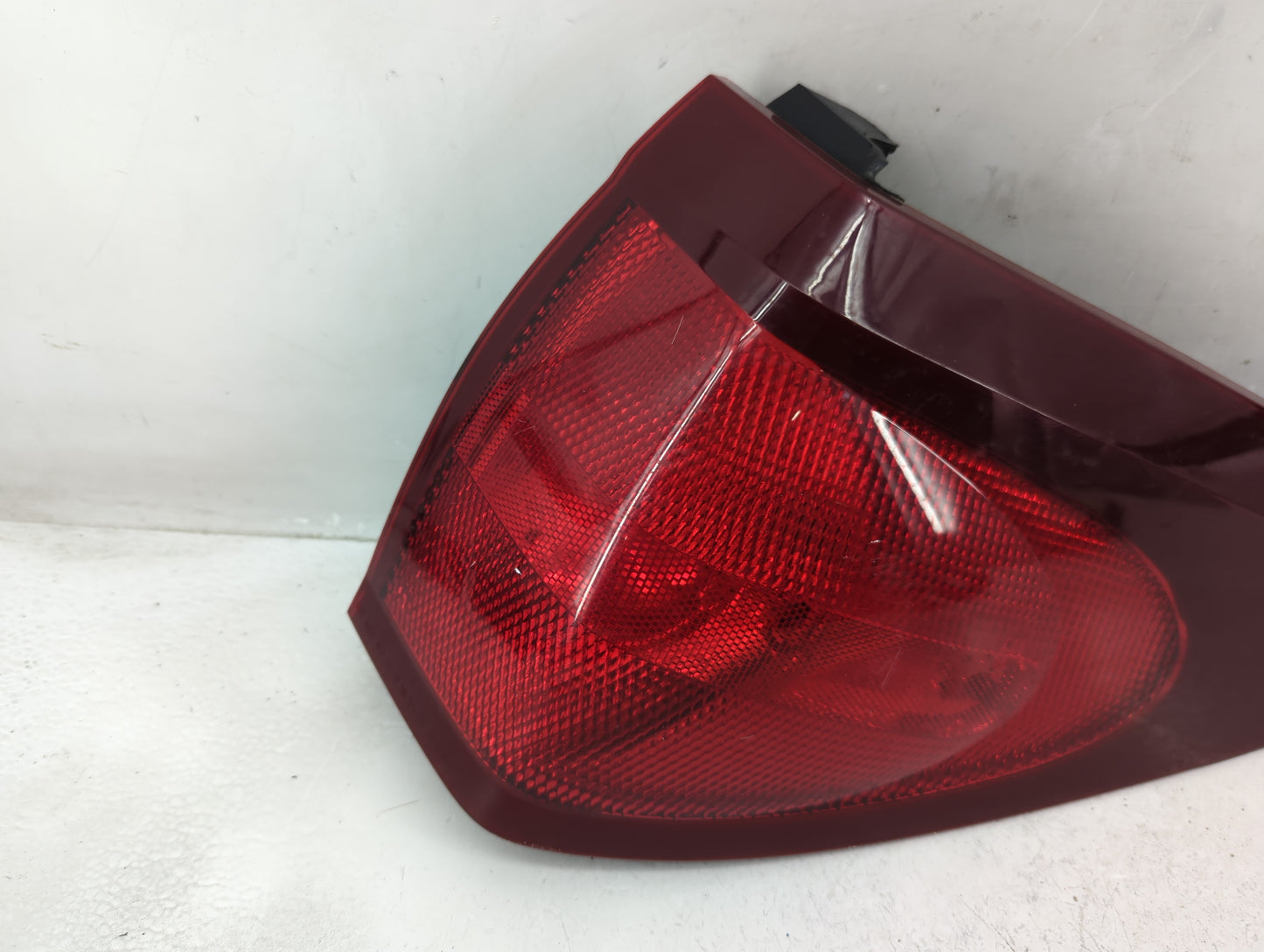 2004-2007 Buick Rendezvous Tail Light Assembly Passenger Right OEM P/N:15281032 Fits Fits 2004 2005 2006 2007 OEM Used Auto 