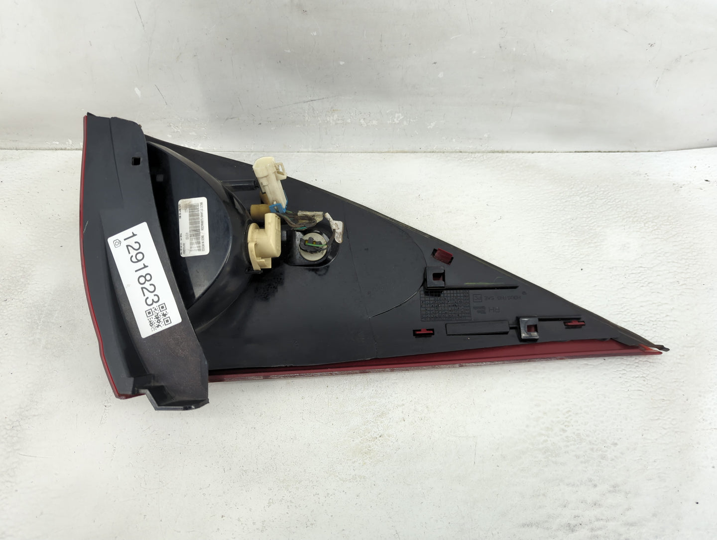 2004-2007 Buick Rendezvous Tail Light Assembly Passenger Right OEM P/N:15281032 Fits Fits 2004 2005 2006 2007 OEM Used Auto 