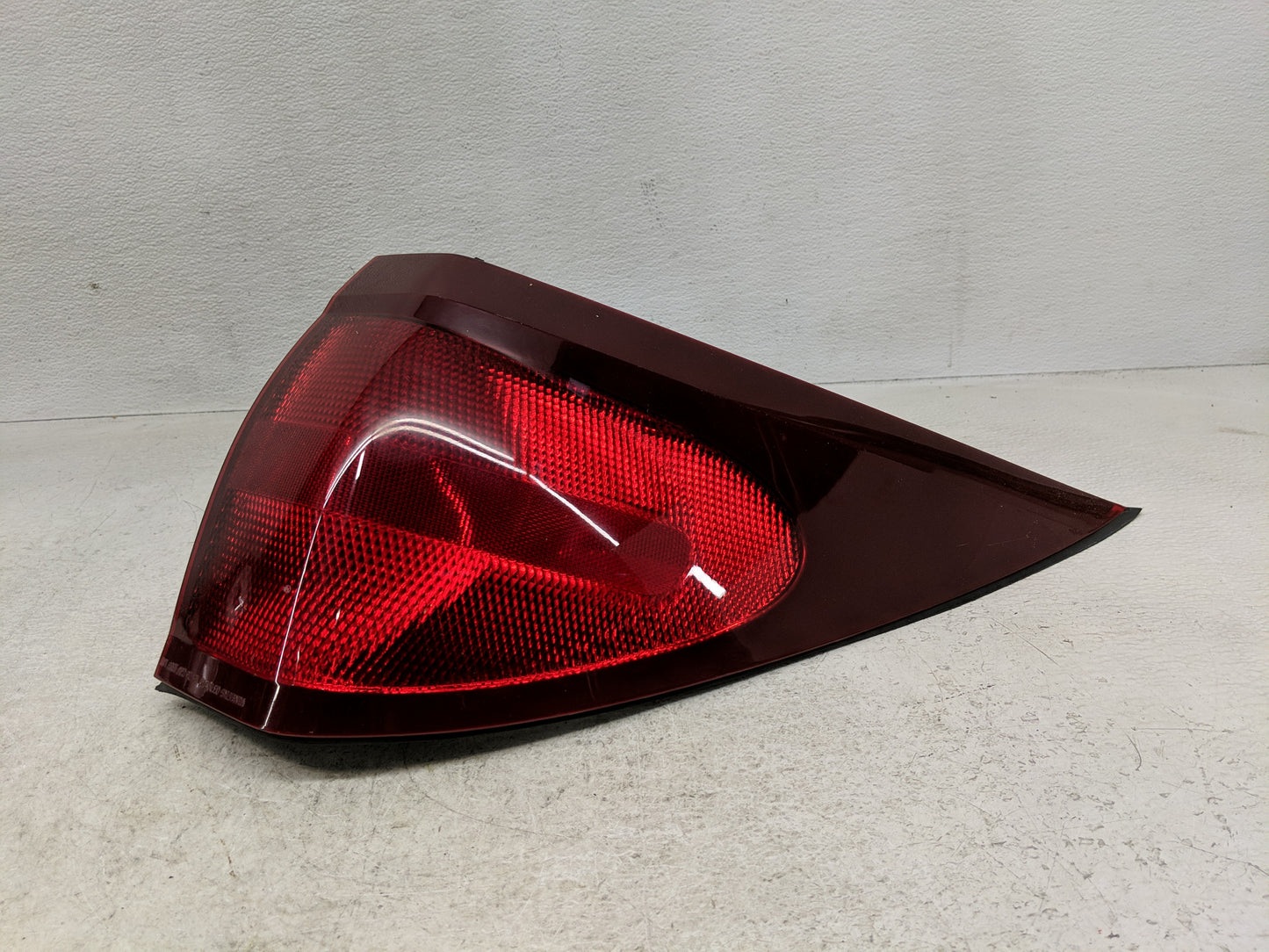 2004-2007 Buick Rendezvous Tail Light Assembly Passenger Right OEM P/N:15281032 Fits Fits 2004 2005 2006 2007 OEM Used Auto 