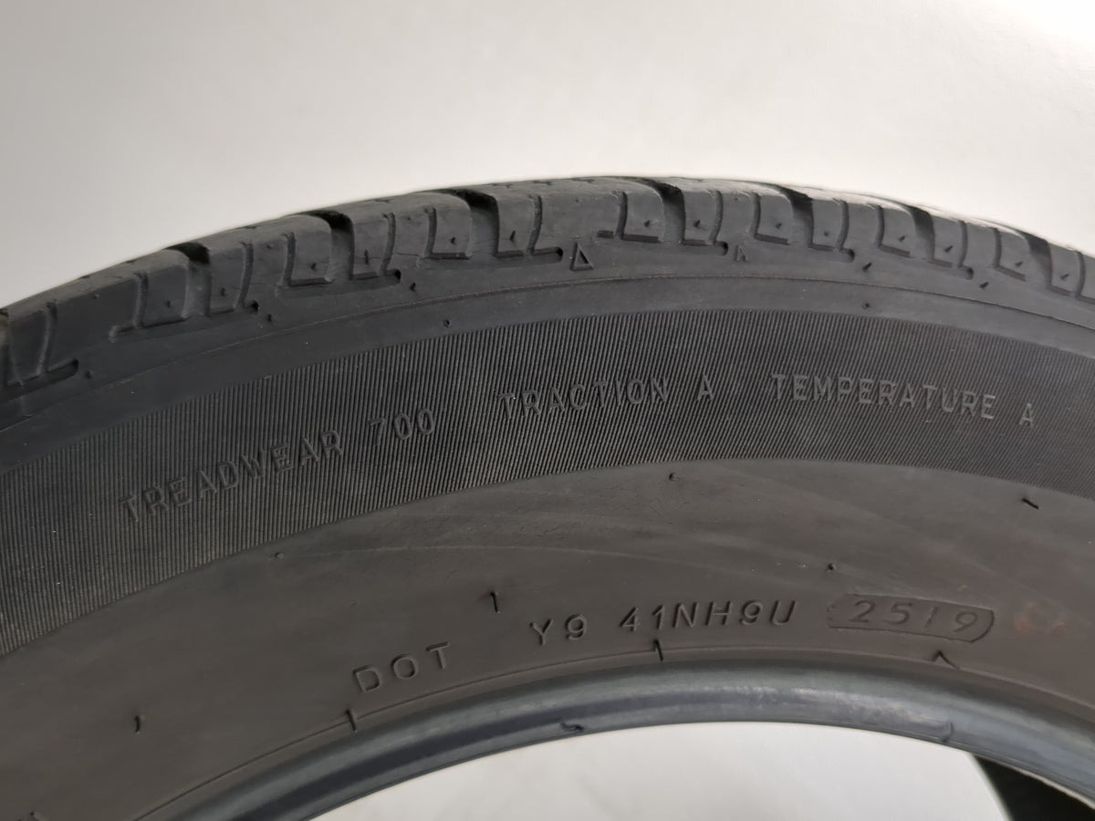 Used Tire 225/60R17 UNIROYAL TIGER PAW TOURING A/S 99H - Tread Depth 9/32 - Oemusedautoparts1.com