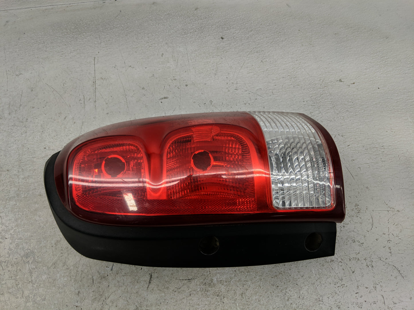 2005-2007 Buick Terraza Tail Light Assembly Passenger Right OEM Fits Fits 2005 2006 2007 2008 2009 OEM Used Auto Parts - Oem