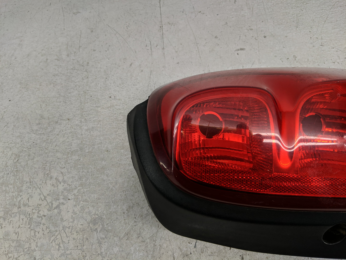 2005-2007 Buick Terraza Tail Light Assembly Passenger Right OEM Fits Fits 2005 2006 2007 2008 2009 OEM Used Auto Parts - Oem