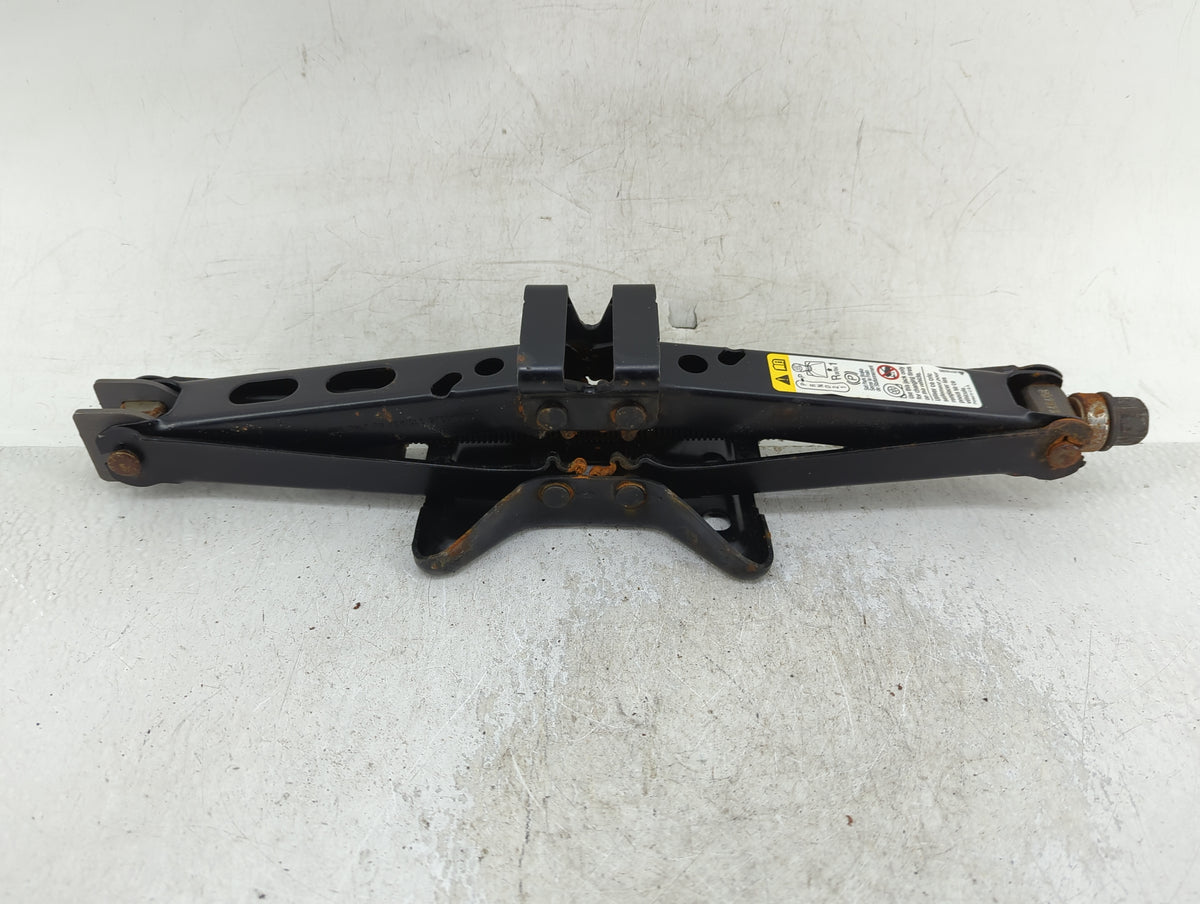 2007 Cadillac Cts Spare Scissor Car Jack 1415344 - Oemusedautoparts1.com