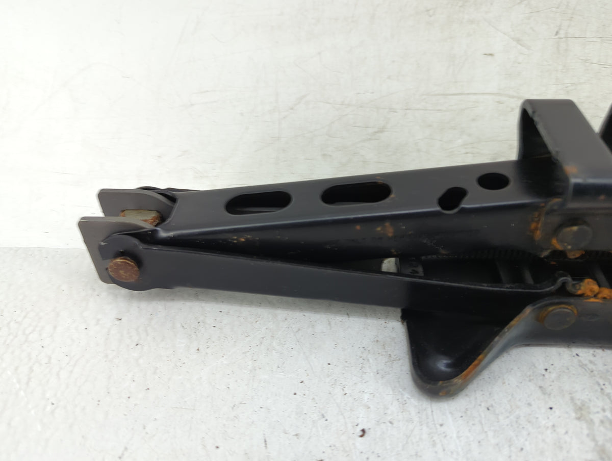 2007 Cadillac Cts Spare Scissor Car Jack 1415344 - Oemusedautoparts1.com