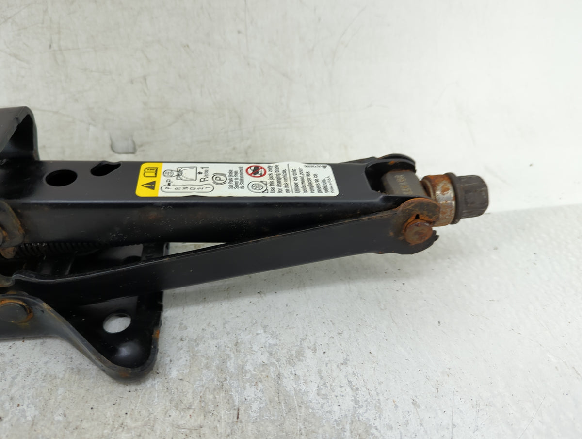 2007 Cadillac Cts Spare Scissor Car Jack 1415344 - Oemusedautoparts1.com