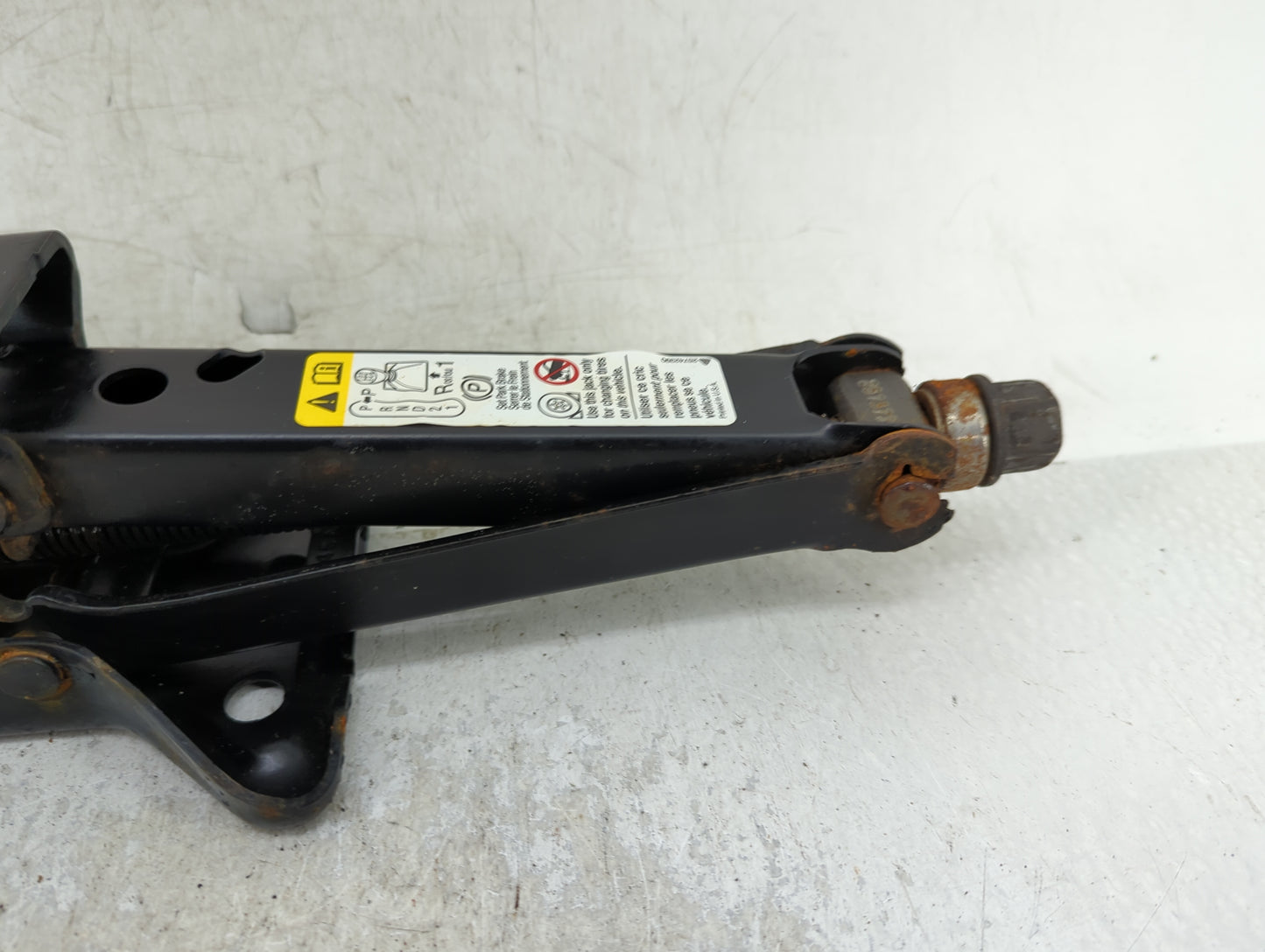 2007 Cadillac Cts Spare Scissor Car Jack - Oemusedautoparts1.com