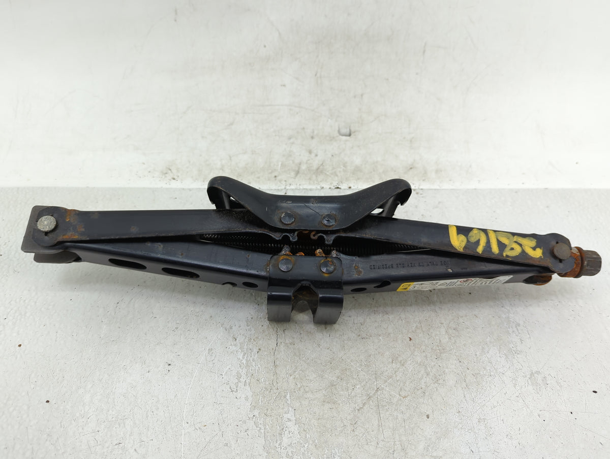 2007 Cadillac Cts Spare Scissor Car Jack 1415344 - Oemusedautoparts1.com