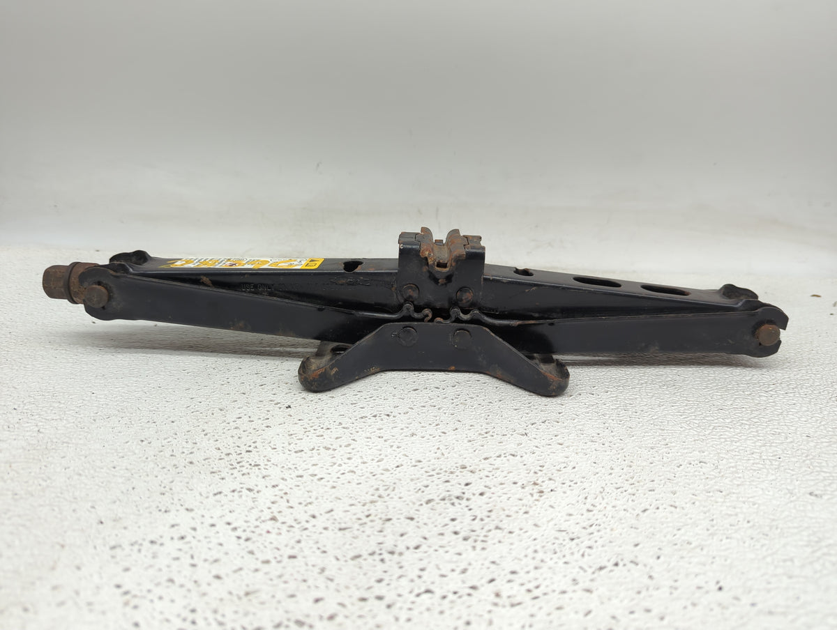 2007 Cadillac Cts Spare Scissor Car Jack 1415685 - Oemusedautoparts1.com