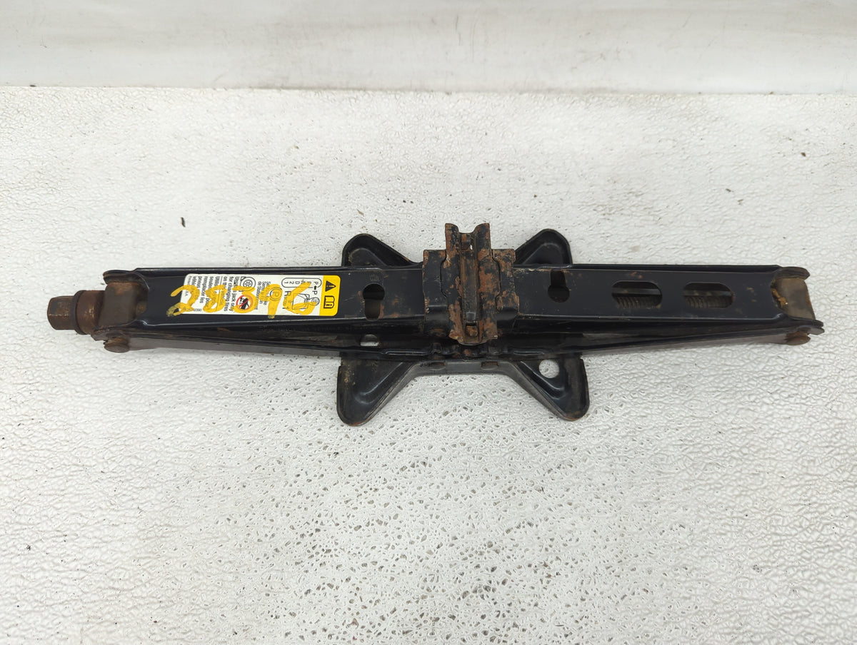2007 Cadillac Cts Spare Scissor Car Jack 1415685 - Oemusedautoparts1.com