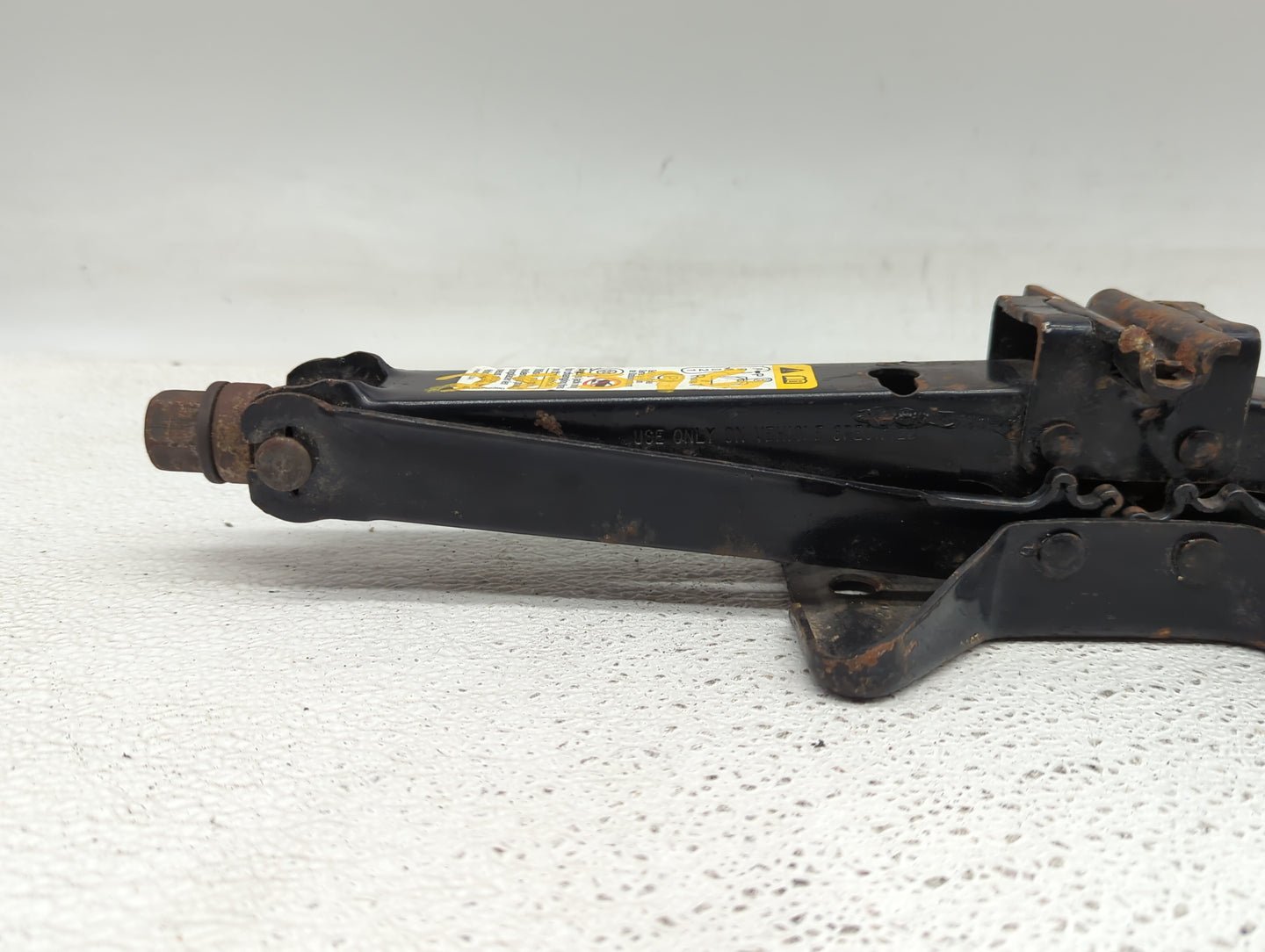 2007 Cadillac Cts Spare Scissor Car Jack 1415685 - Oemusedautoparts1.com