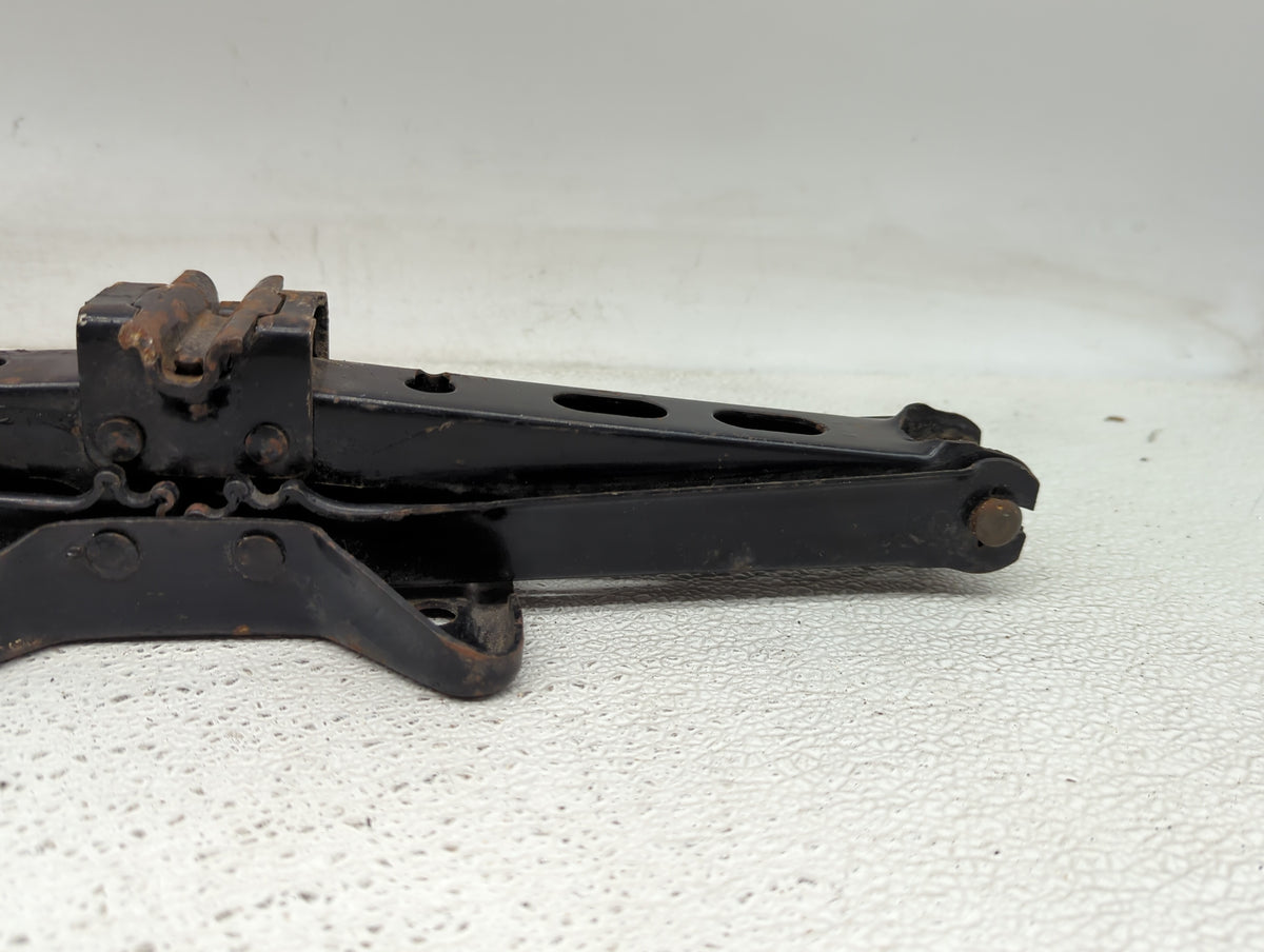 2007 Cadillac Cts Spare Scissor Car Jack 1415685 - Oemusedautoparts1.com