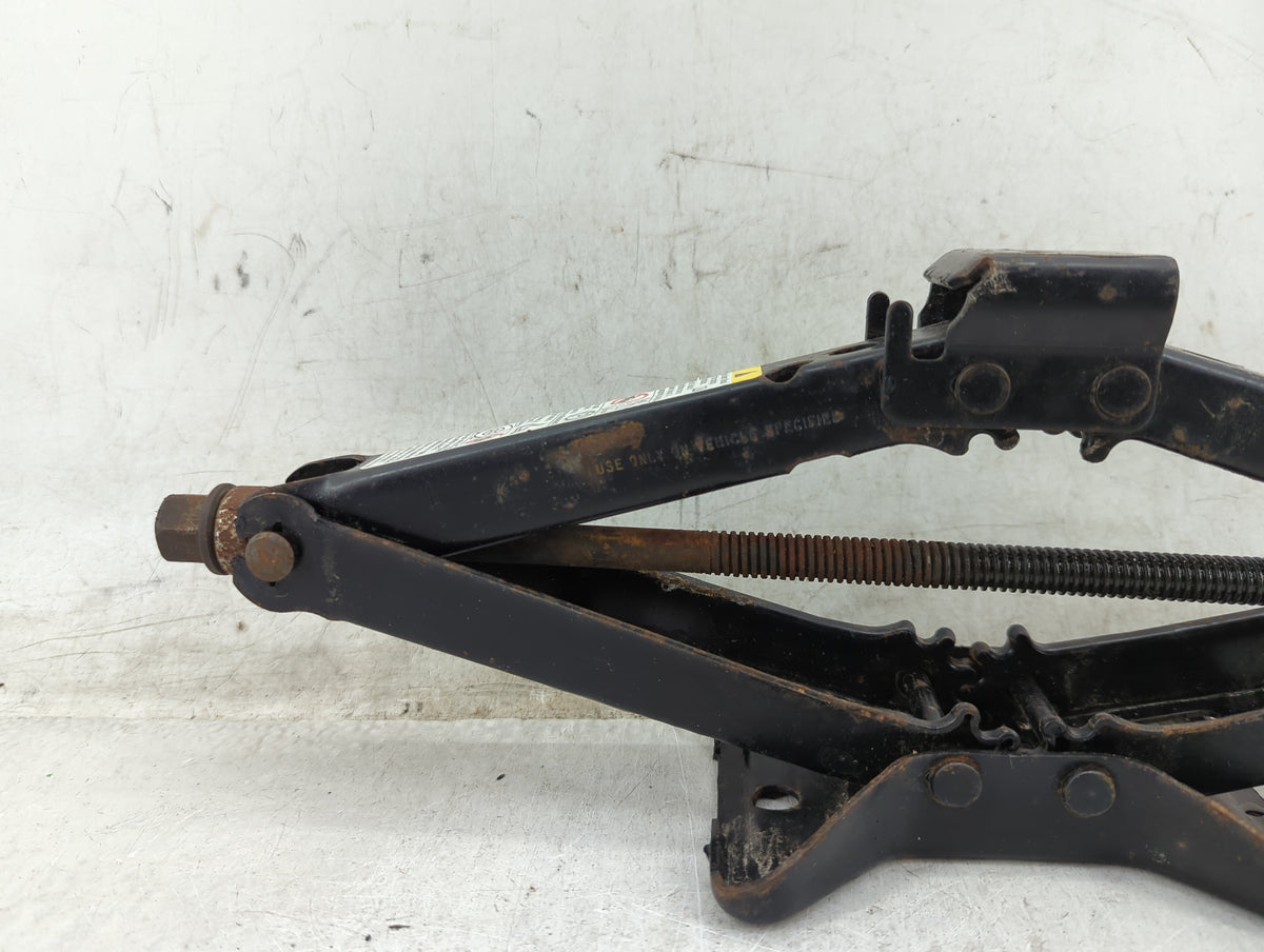 2007 Cadillac Cts Spare Scissor Car Jack 1431741 - Oemusedautoparts1.com