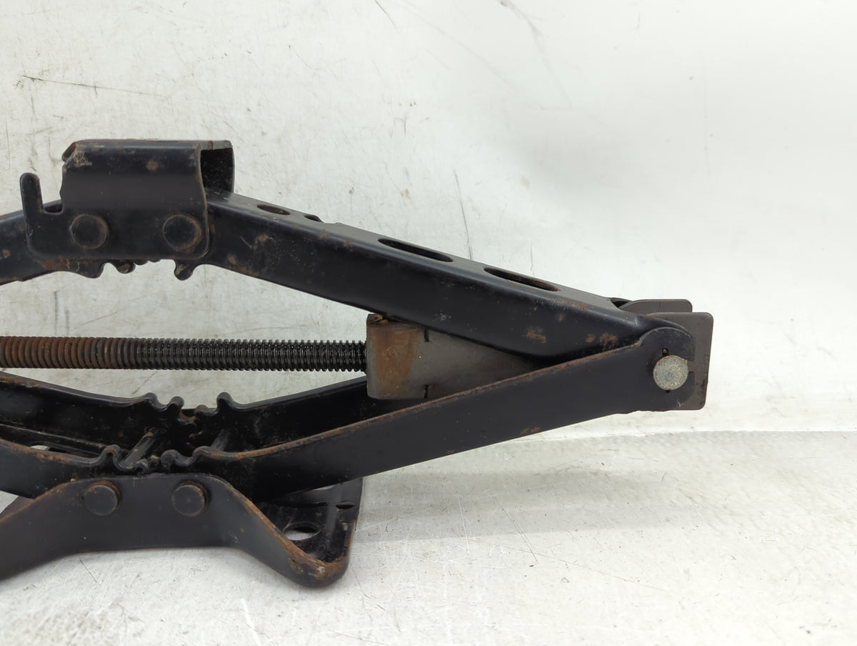 2007 Cadillac Cts Spare Scissor Car Jack 1431741 - Oemusedautoparts1.com