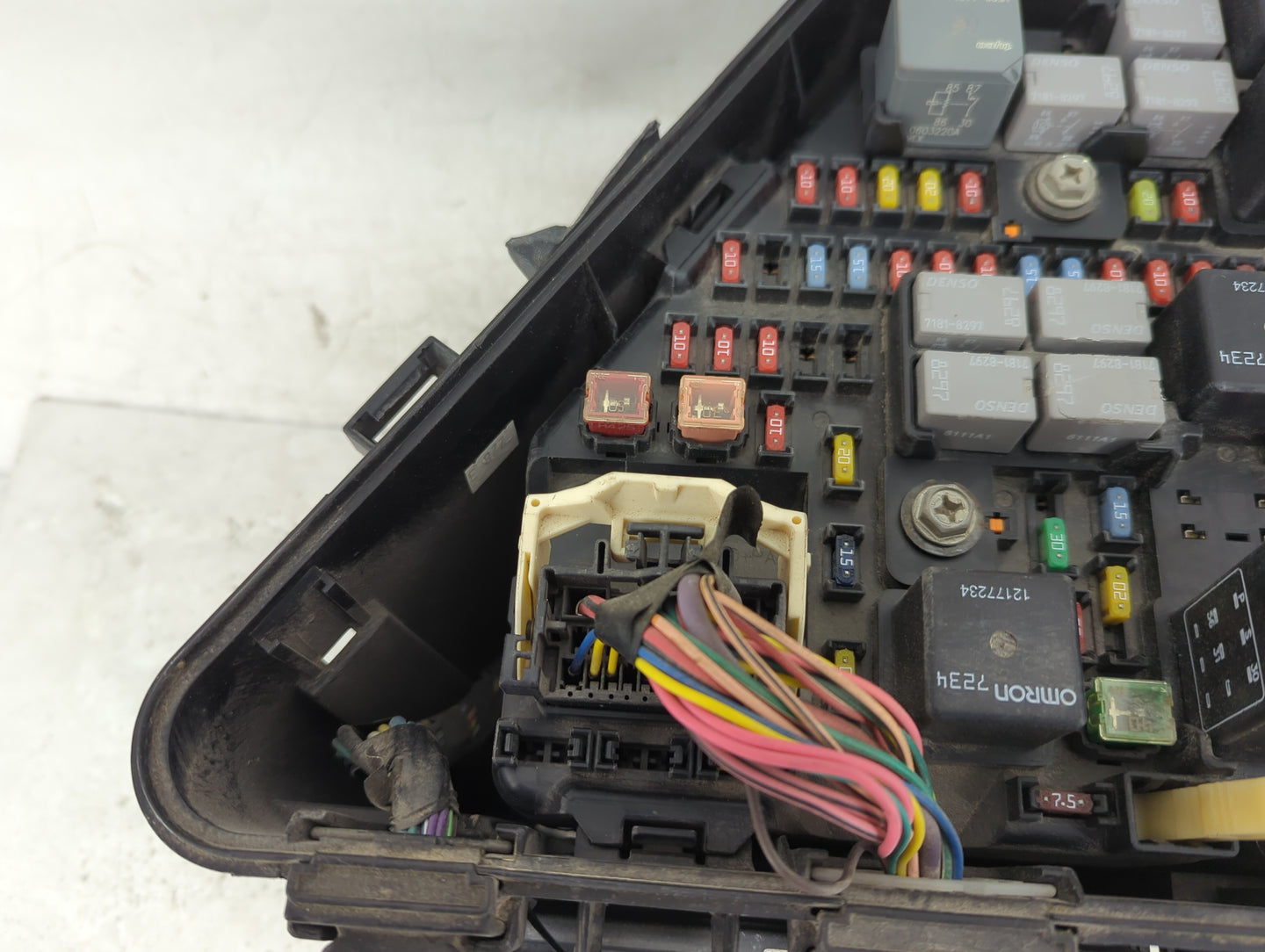 2004-2007 Cadillac Cts Fusebox Fuse Box Panel Relay Module Fits Fits 2004 2005 2006 2007 OEM Used Auto Parts - Oemusedautopa