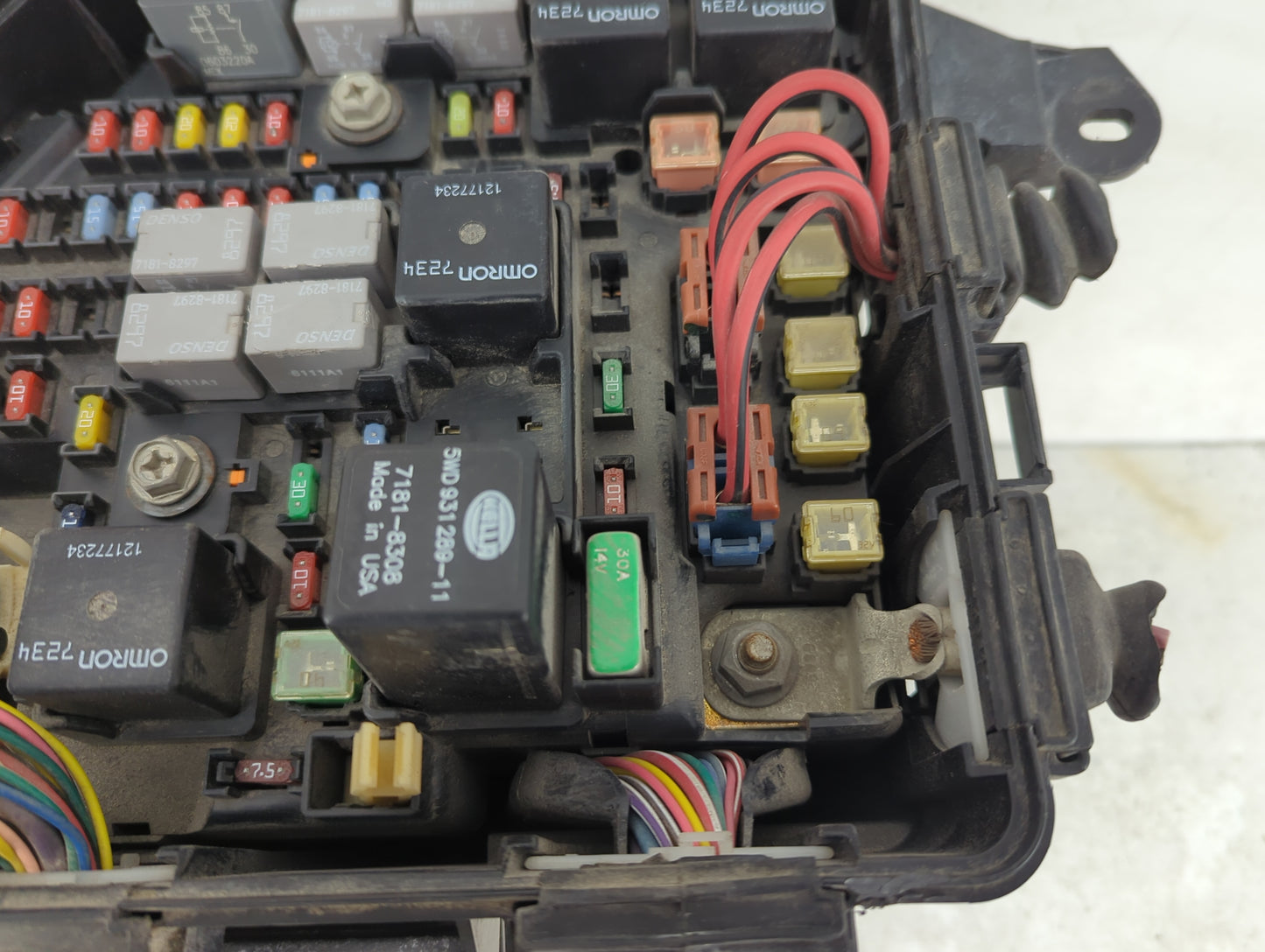 2004-2007 Cadillac Cts Fusebox Fuse Box Panel Relay Module Fits Fits 2004 2005 2006 2007 OEM Used Auto Parts - Oemusedautopa