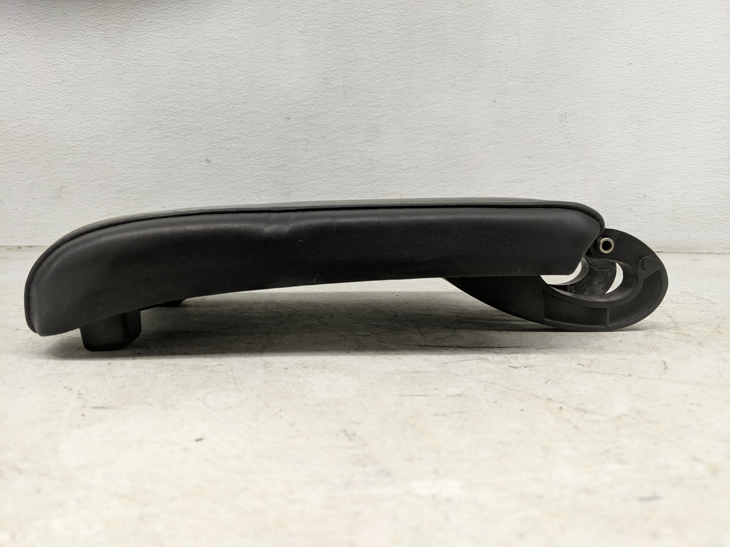 2007 Cadillac Cts Center Console Armrest Cover Lid Fits OEM Used Auto Parts - Oemusedautoparts1.com