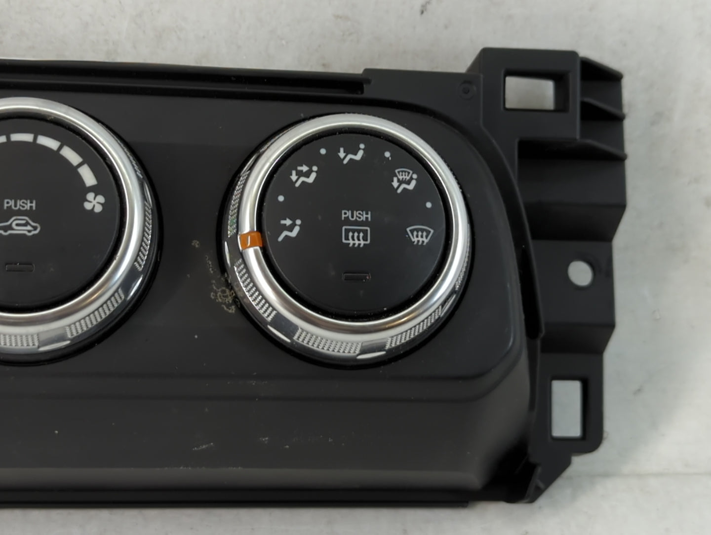 2007 Cadillac Cts Climate Control Module Temperature AC/Heater Replacement P/N:9070 232 01646 KB8B-61190-A Fits OEM Used Aut