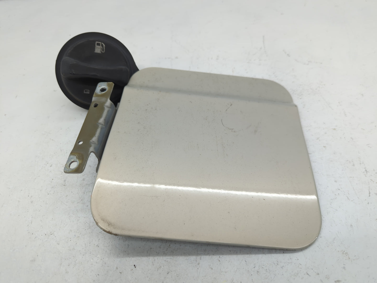 2007 Cadillac Dts Fuel Tank Door Lid Gas Tank Beige - Oemusedautoparts1.com