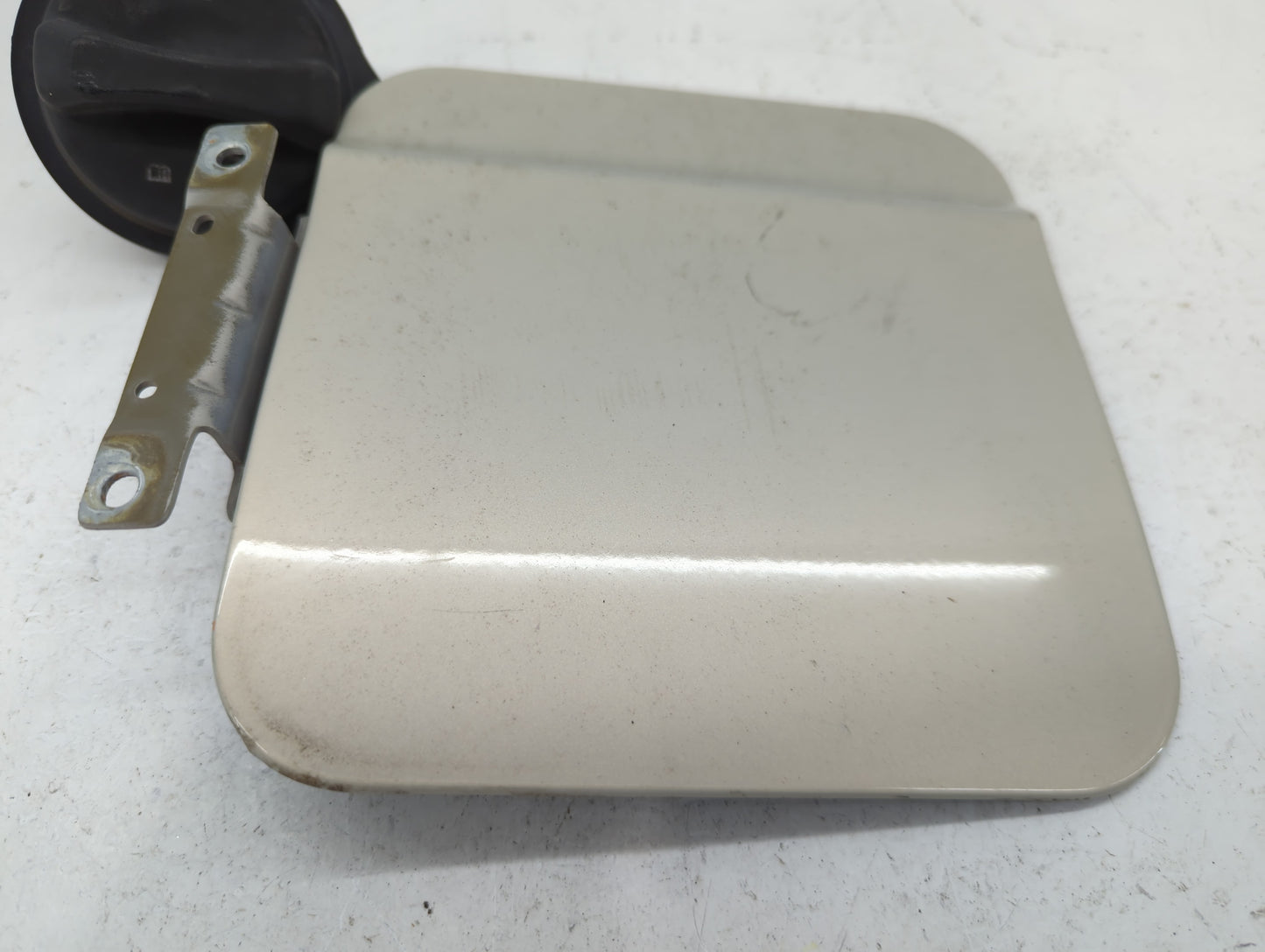 2007 Cadillac Dts Fuel Tank Door Lid Gas Tank Beige - Oemusedautoparts1.com