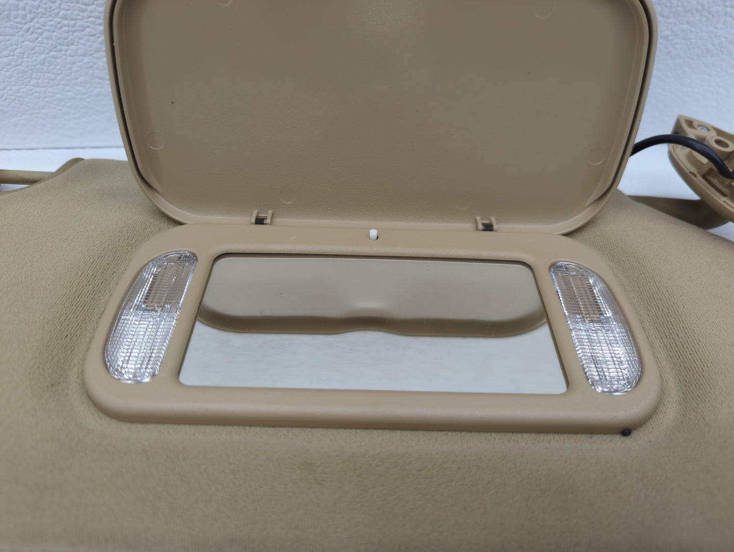 2006-2007 Cadillac Dts Sun Visor Shade Replacement Passenger Right Mirror Fits Fits 2006 2007 OEM Used Auto Parts - Oemuseda