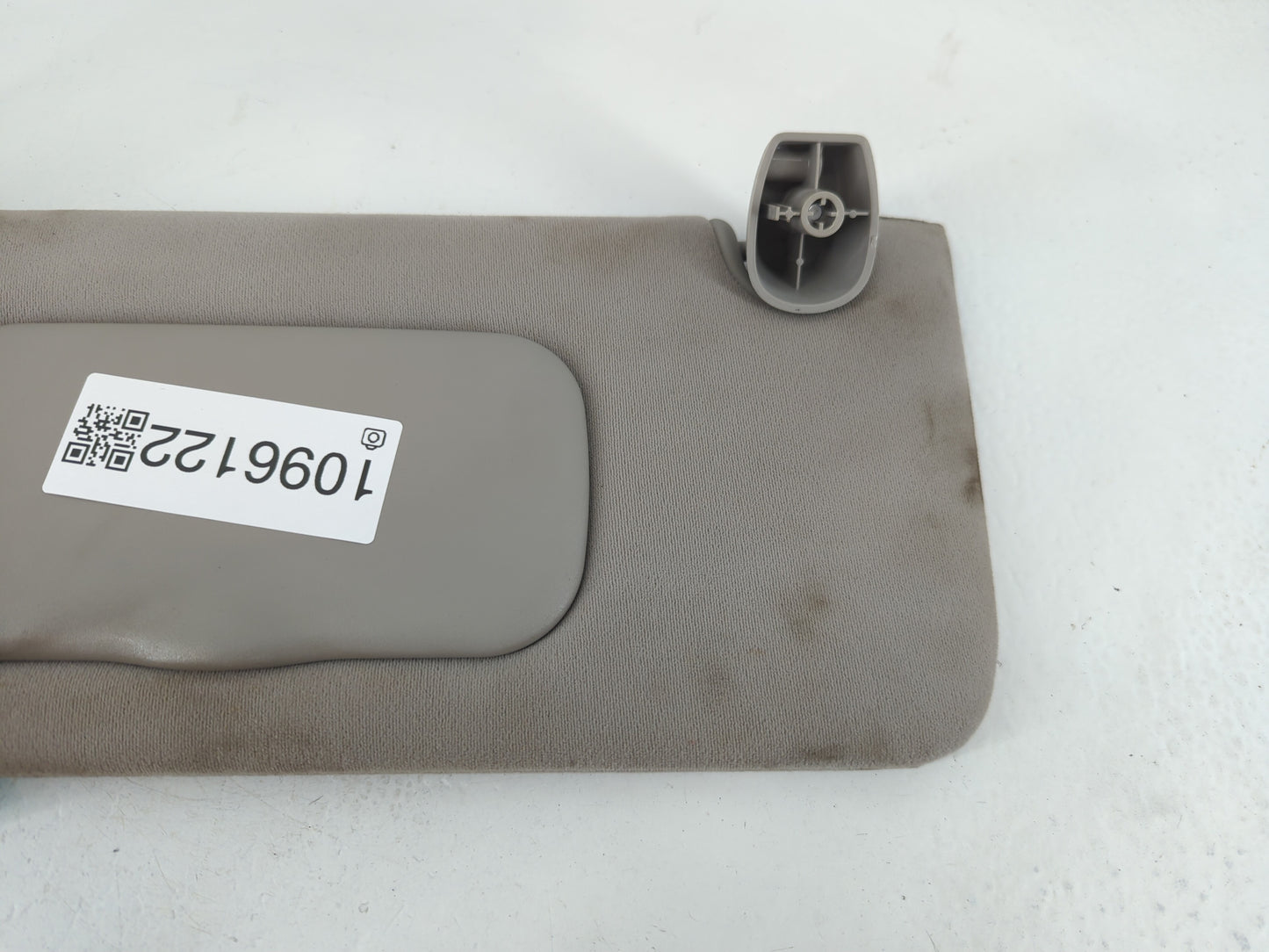 2006-2007 Cadillac Dts Sun Visor Shade Replacement Driver Left Mirror Fits Fits 2006 2007 OEM Used Auto Parts - Oemusedautop