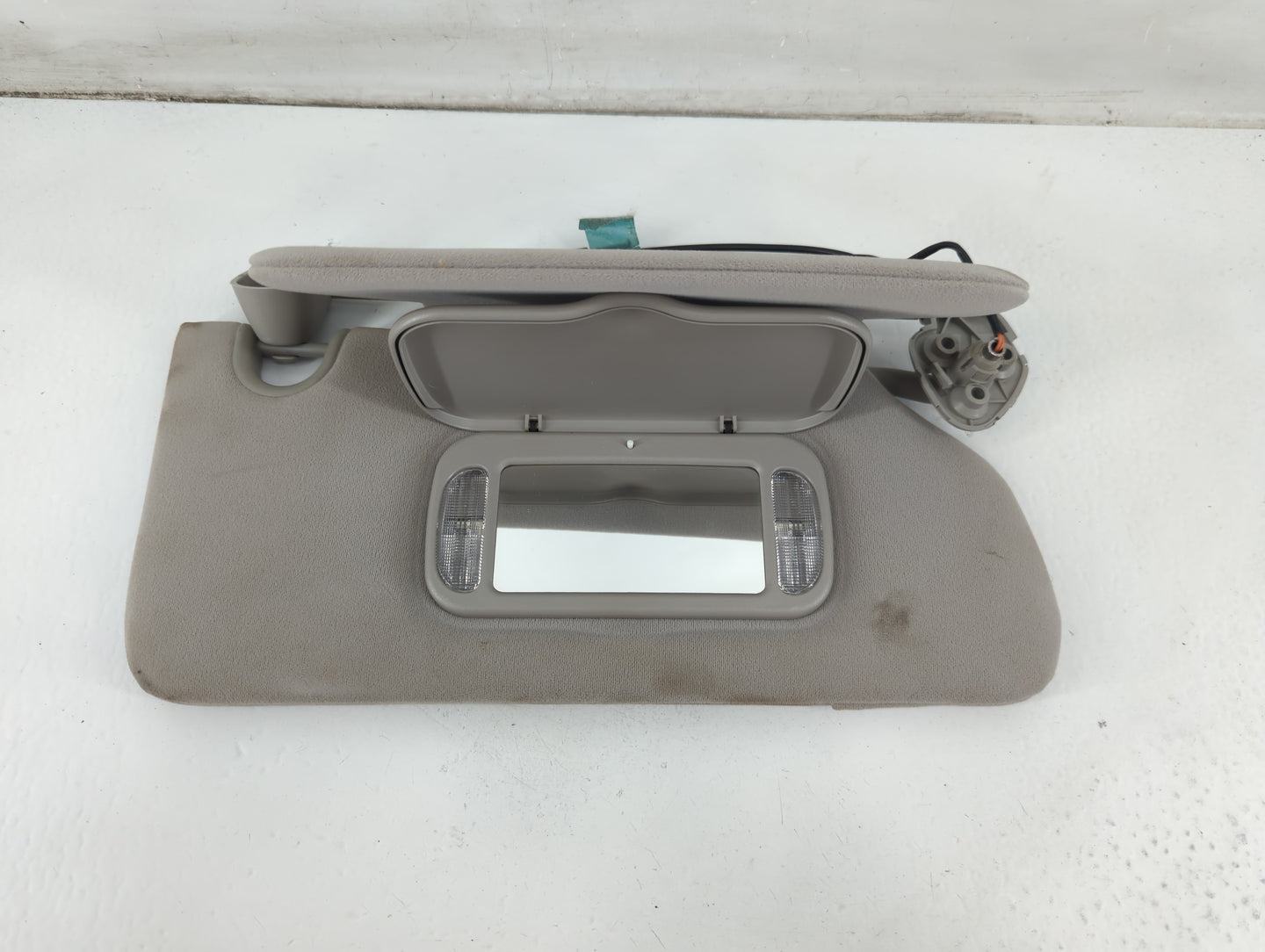 2006-2007 Cadillac Dts Sun Visor Shade Replacement Passenger Right Mirror Fits Fits 2006 2007 OEM Used Auto Parts - Oemuseda