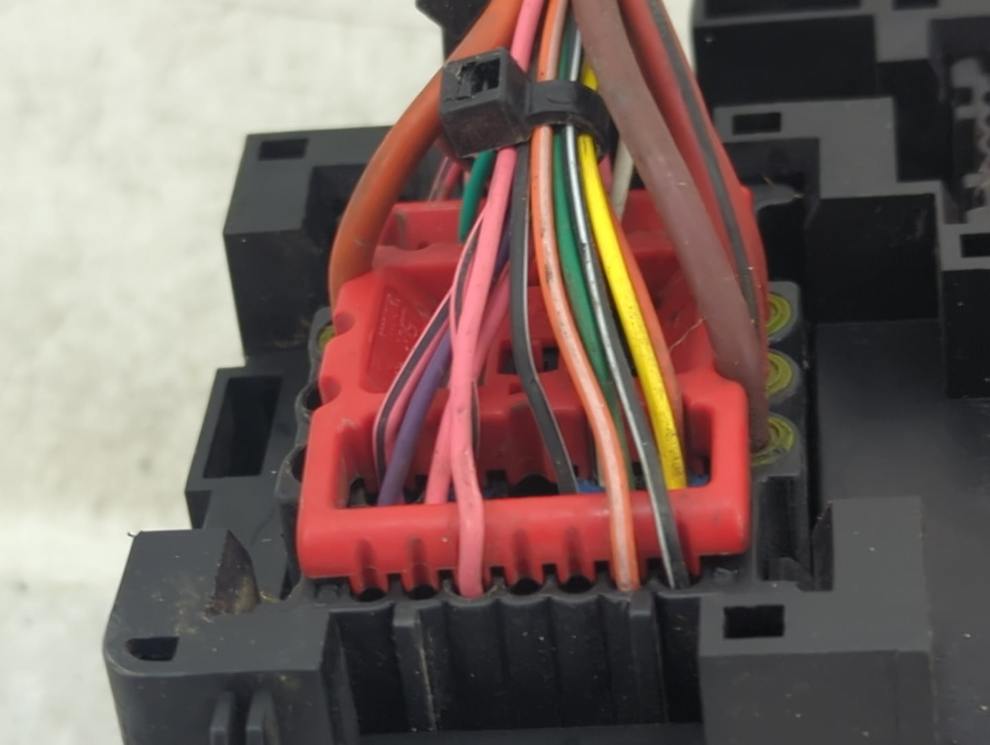 2006-2007 Cadillac Dts Fusebox Fuse Box Panel Relay Module P/N:15812664 Fits Fits 2006 2007 OEM Used Auto Parts - Oemusedaut