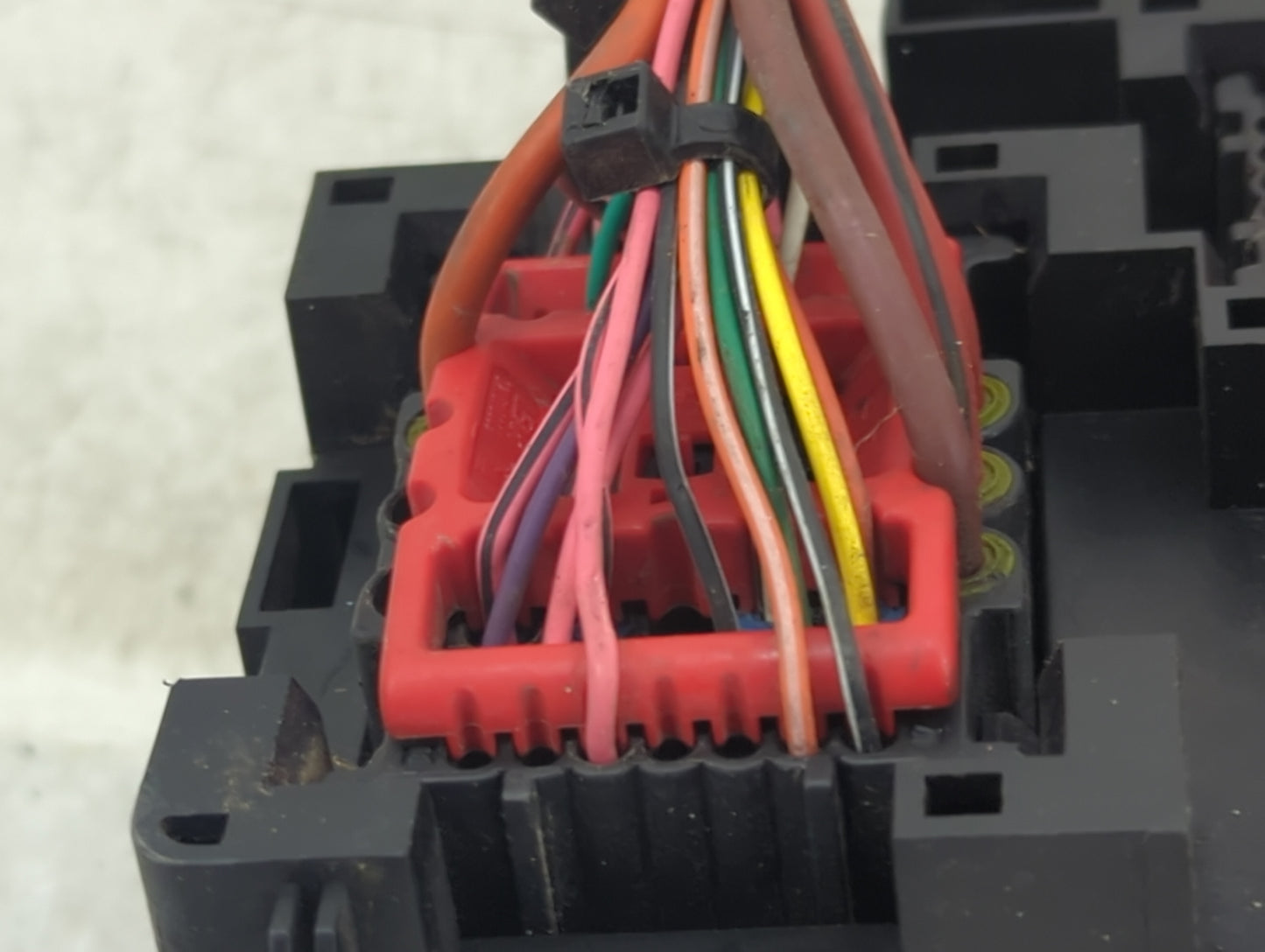 2006-2007 Cadillac Dts Fusebox Fuse Box Panel Relay Module P/N:15812664 Fits Fits 2006 2007 OEM Used Auto Parts - Oemusedaut