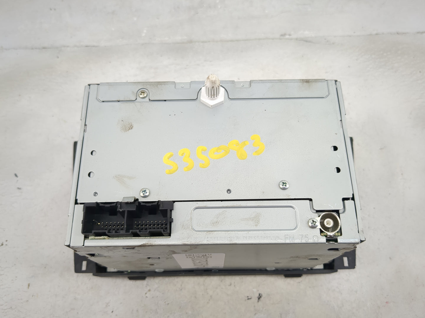 2007-2009 Cadillac Dts Radio Cd Changer 25808215|cq-eg8663yc - Oemusedautoparts1.com