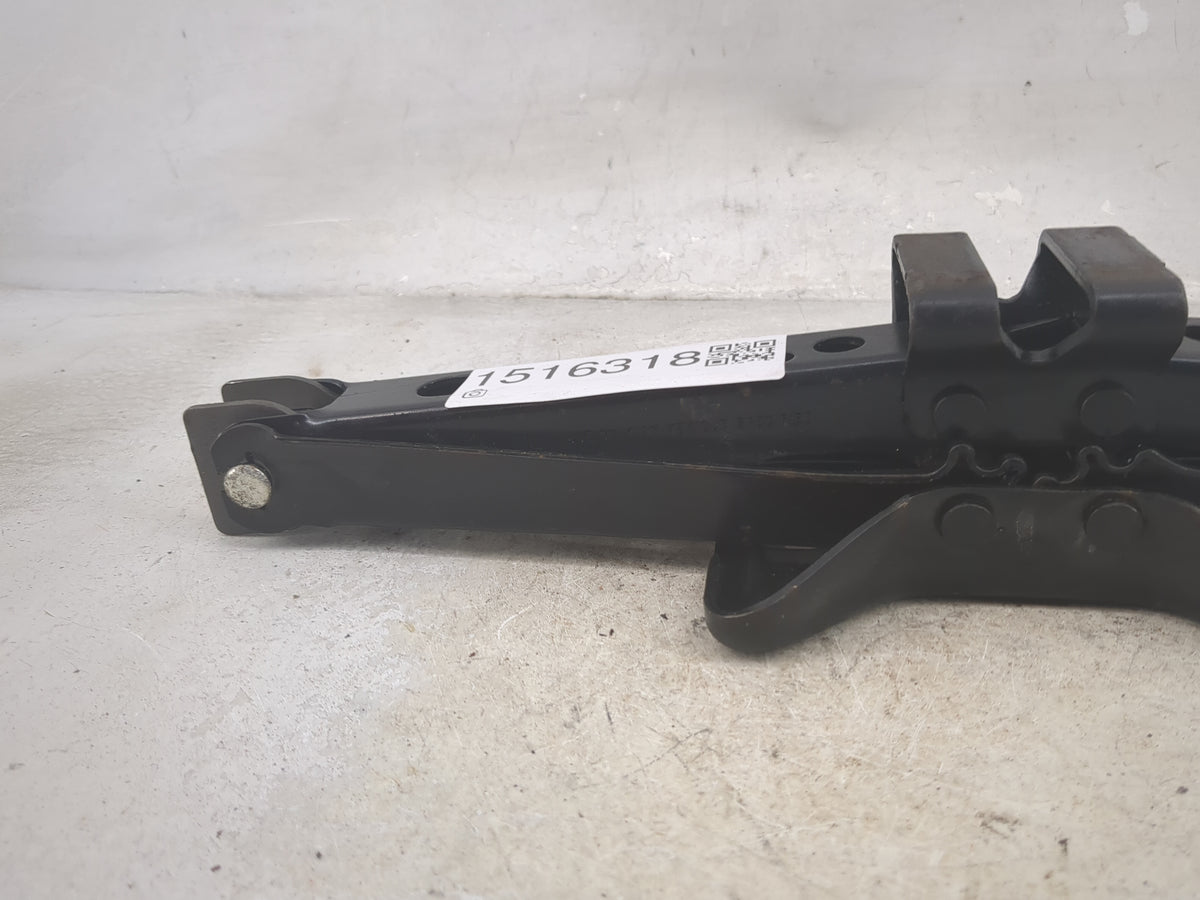 2007 Cadillac Dts Spare Scissor Car Jack 1516318 - Oemusedautoparts1.com