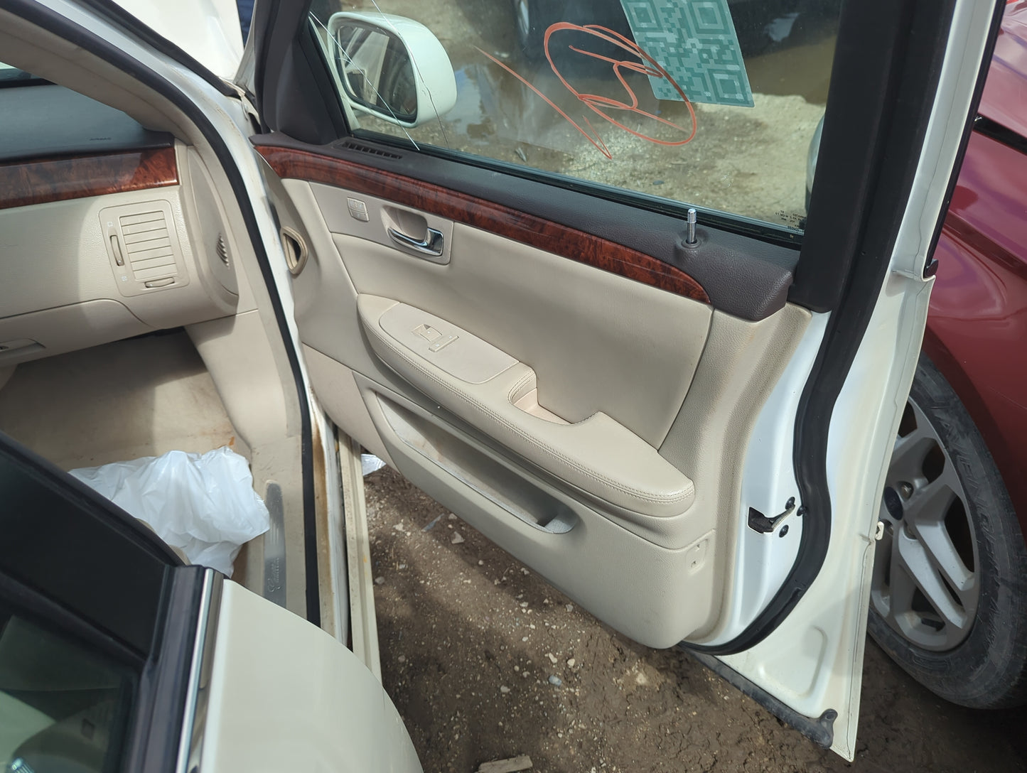 2007 Cadillac Dts Front Right Passenger Interior Door Panel Trim - Oemusedautoparts1.com