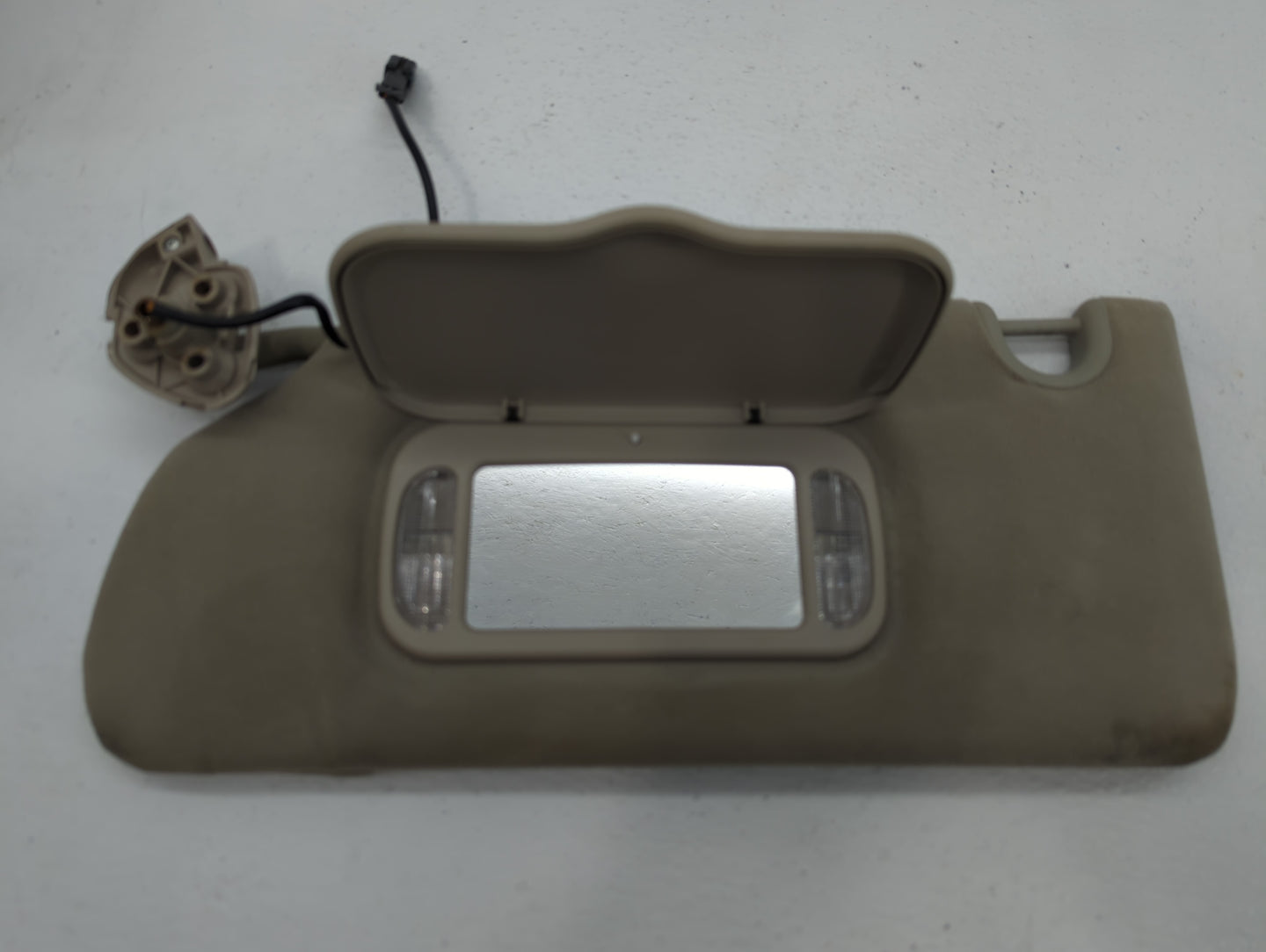 2006-2007 Cadillac Dts Sun Visor Shade Replacement Driver Left Mirror Fits Fits 2006 2007 OEM Used Auto Parts - Oemusedautop