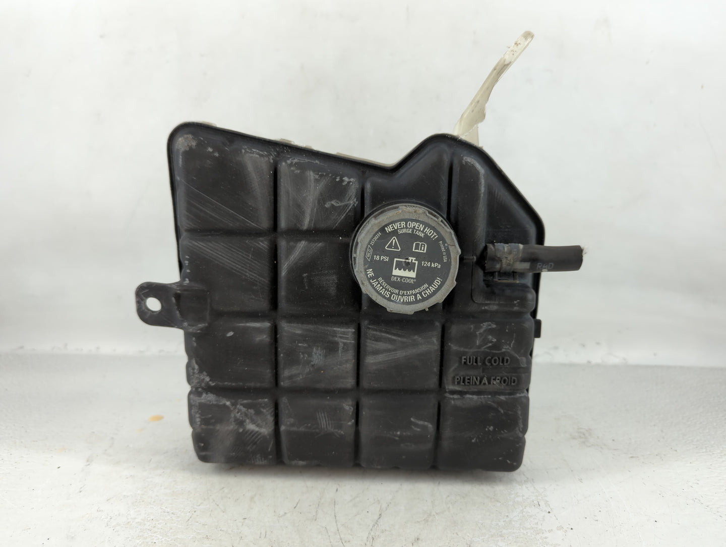 2006-2011 Cadillac Dts Radiator Coolant Overflow Expansion Tank Bottle 745060 - Oemusedautoparts1.com