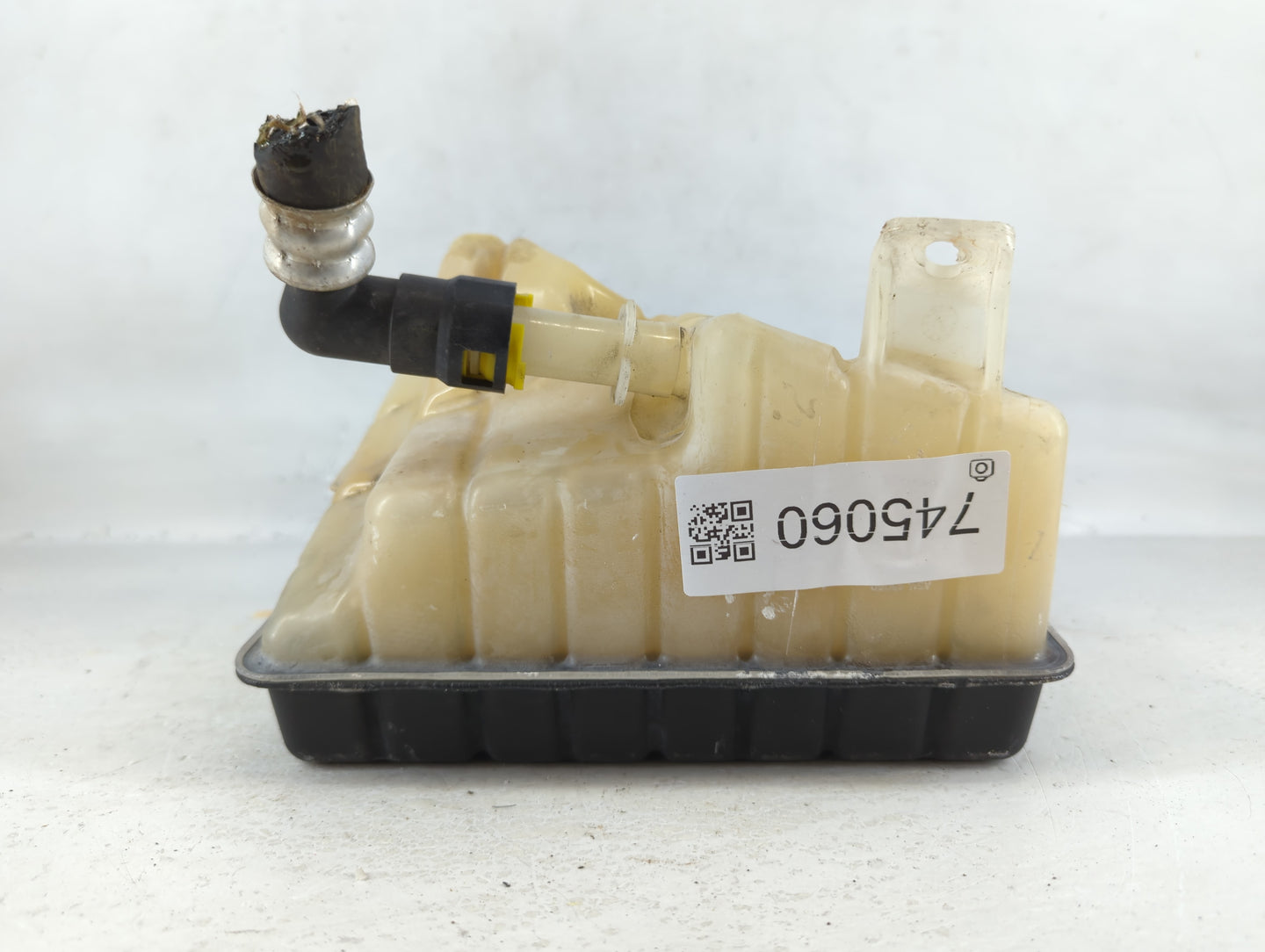 2006-2011 Cadillac Dts Radiator Coolant Overflow Expansion Tank Bottle 745060 - Oemusedautoparts1.com
