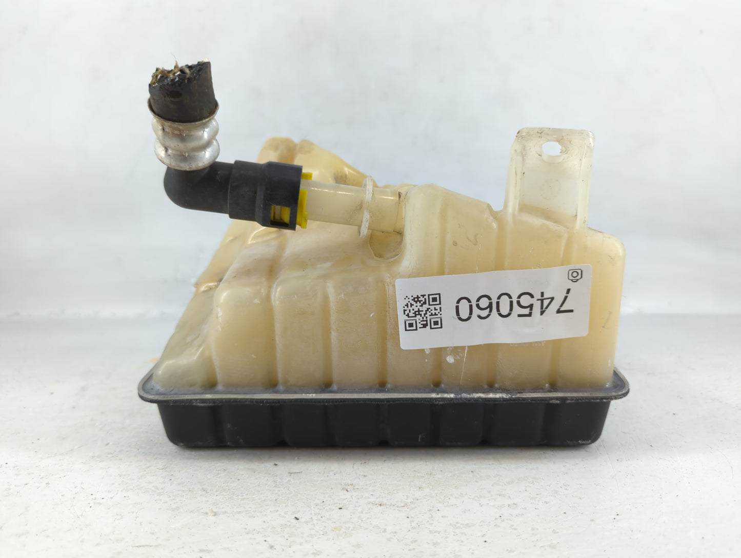 2006-2011 Cadillac Dts Radiator Coolant Overflow Expansion Tank Bottle 745060 - Oemusedautoparts1.com