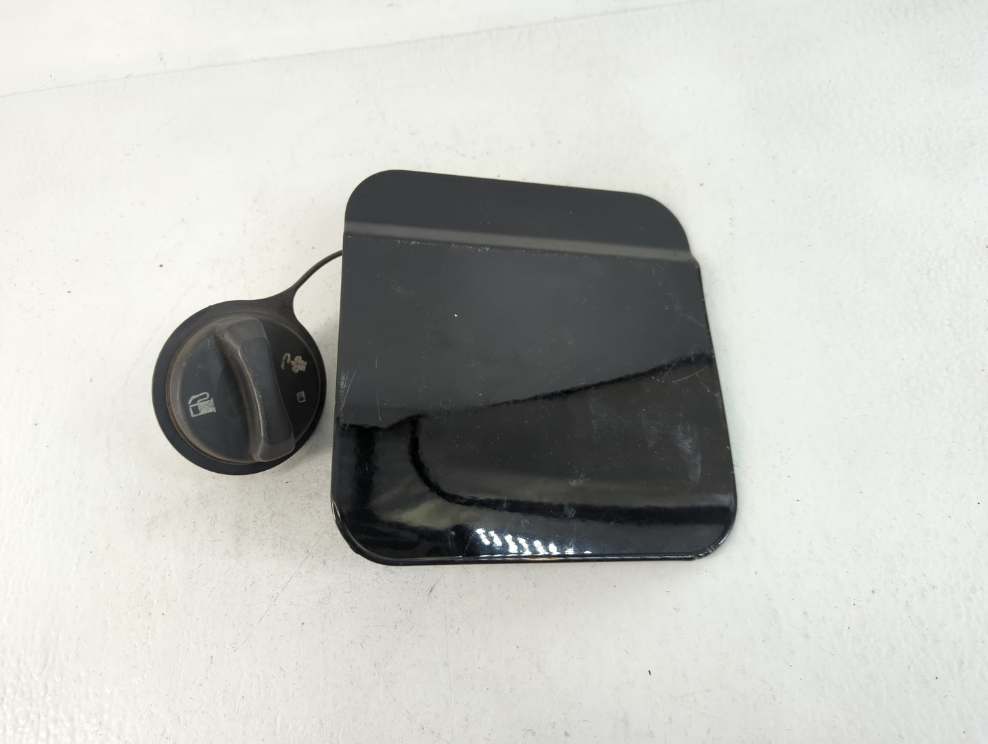 2007 Cadillac Dts Fuel Tank Door Lid Gas Tank Black - Oemusedautoparts1.com