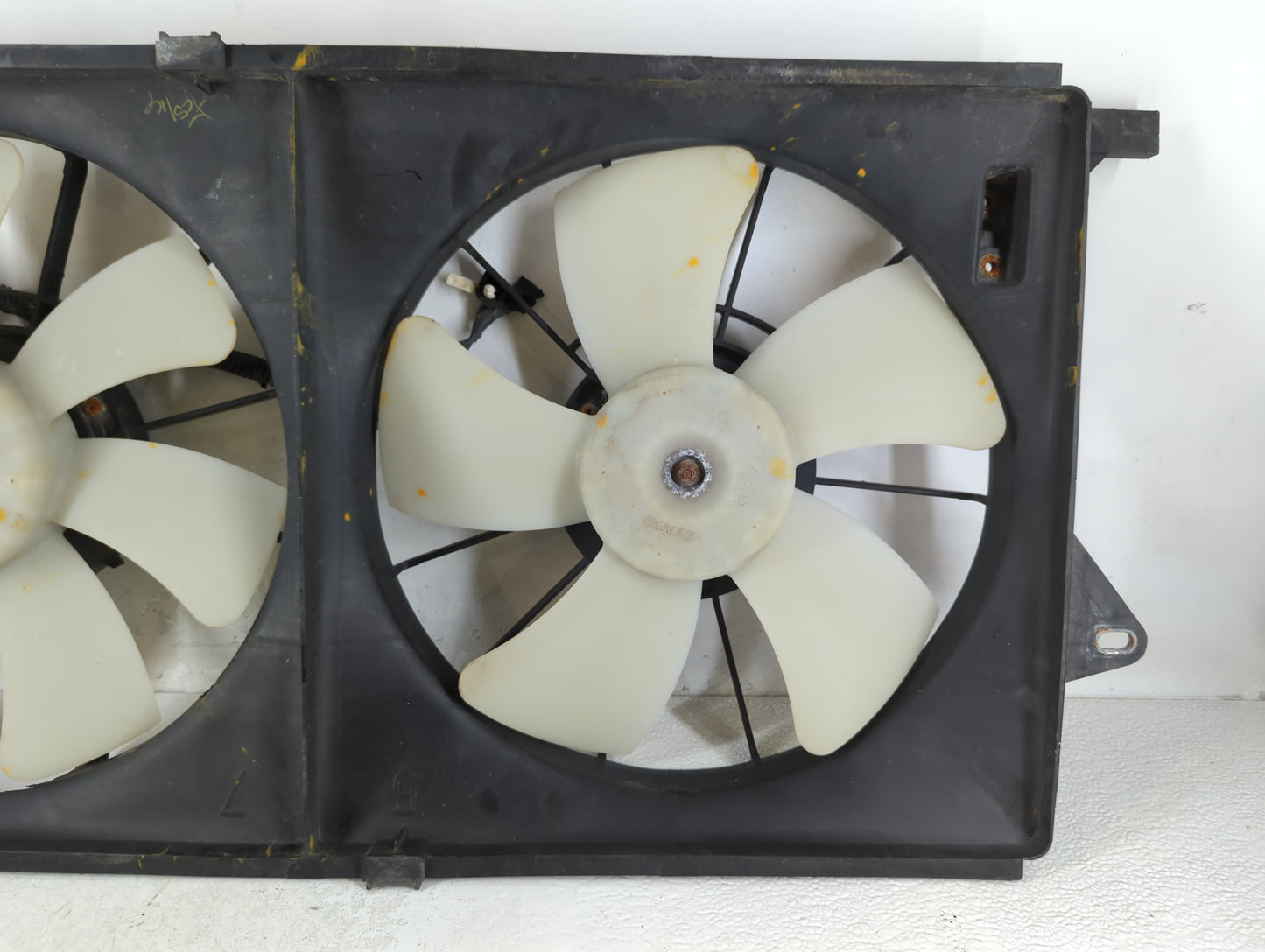 2006-2011 Cadillac Dts Electric Radiator Cooling Fan Motor Assembly Fits Fits 2006 2007 2008 2009 2010 2011 OEM Used Auto Pa